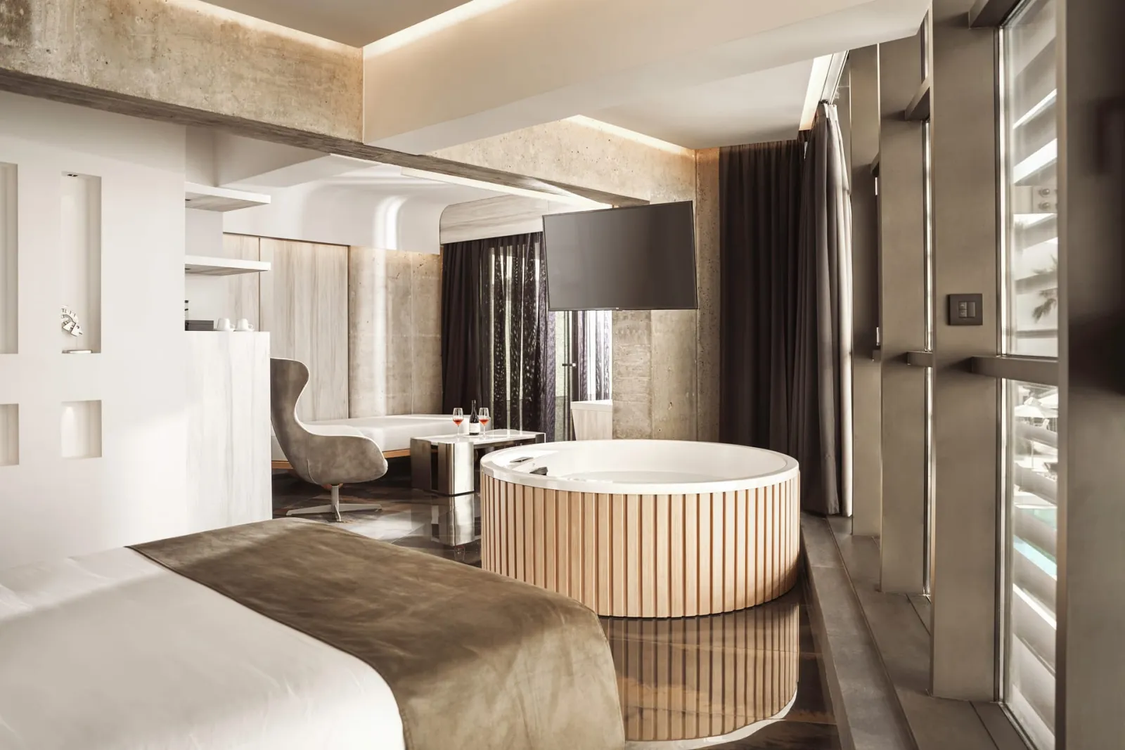 Deluxe Suite with Hot Tub & Sea View