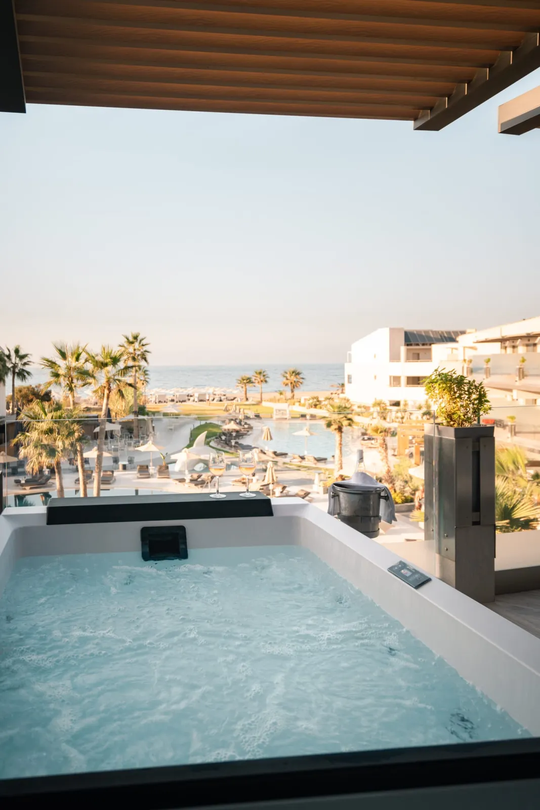 Nautilux Suite with Hot Tub & Sea View