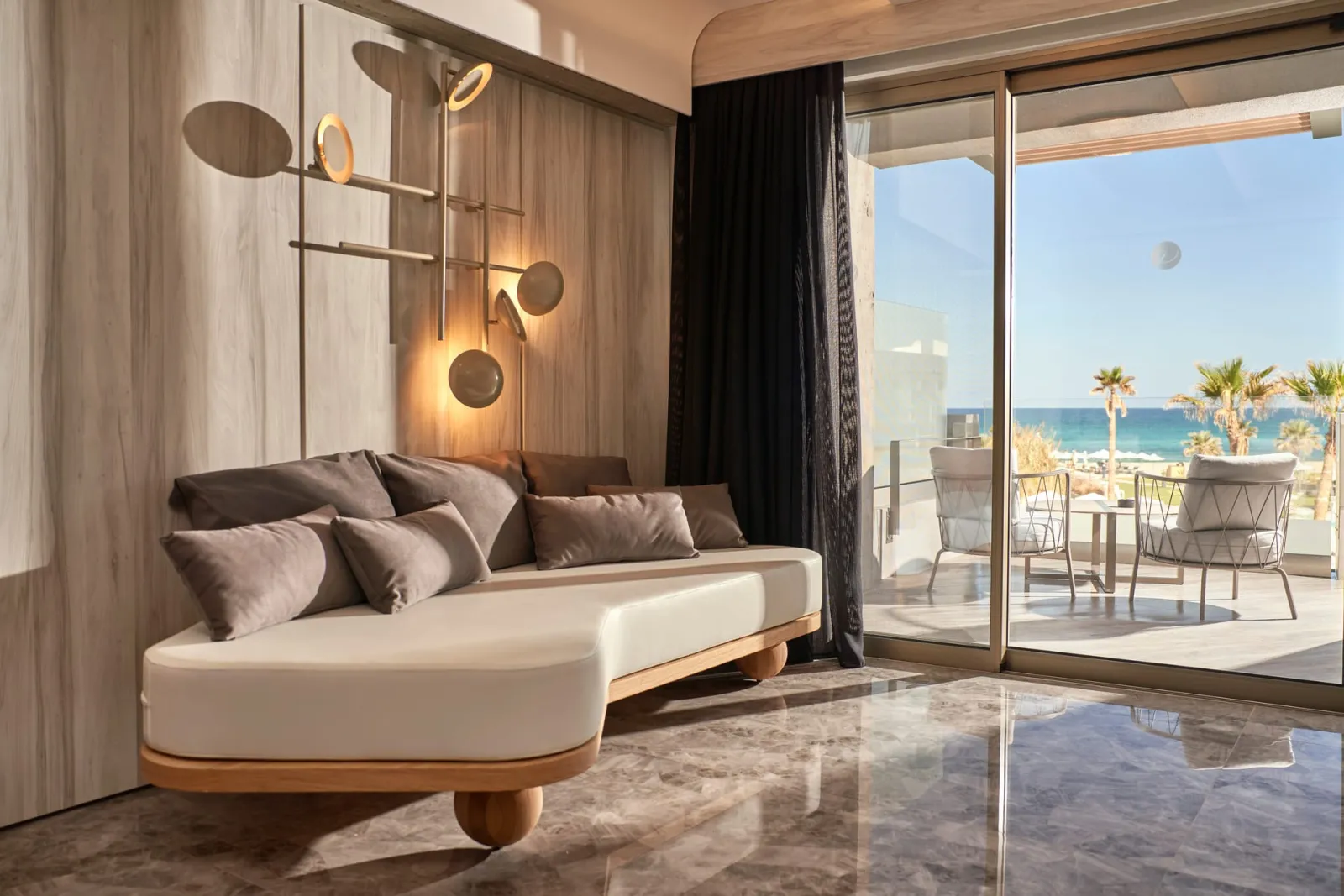 Nautilux Suite with Hot Tub & Sea View
