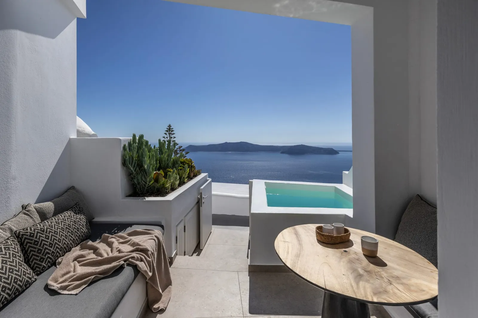 Suite with Outdoor Heated Jacuzzi