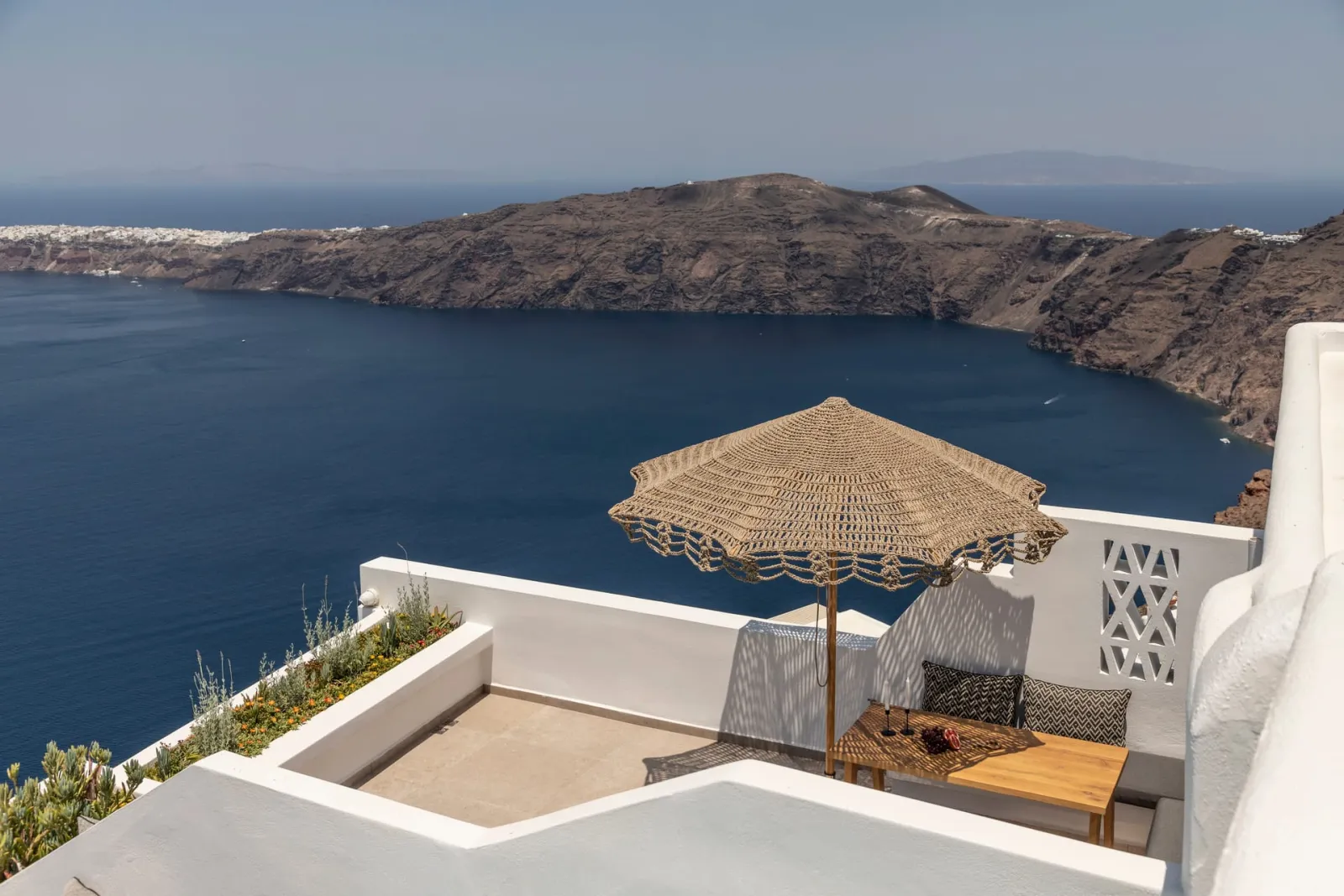 Deluxe Suite with Outdoor Heated Jacuzzi