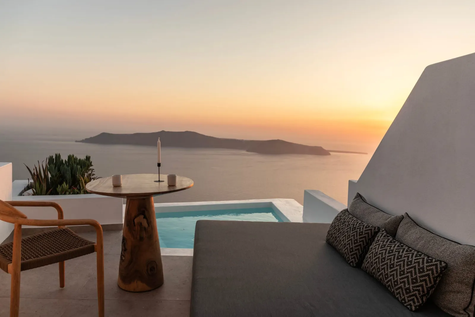 Honeymoon Suite with Outdoor Heated Jacuzzi