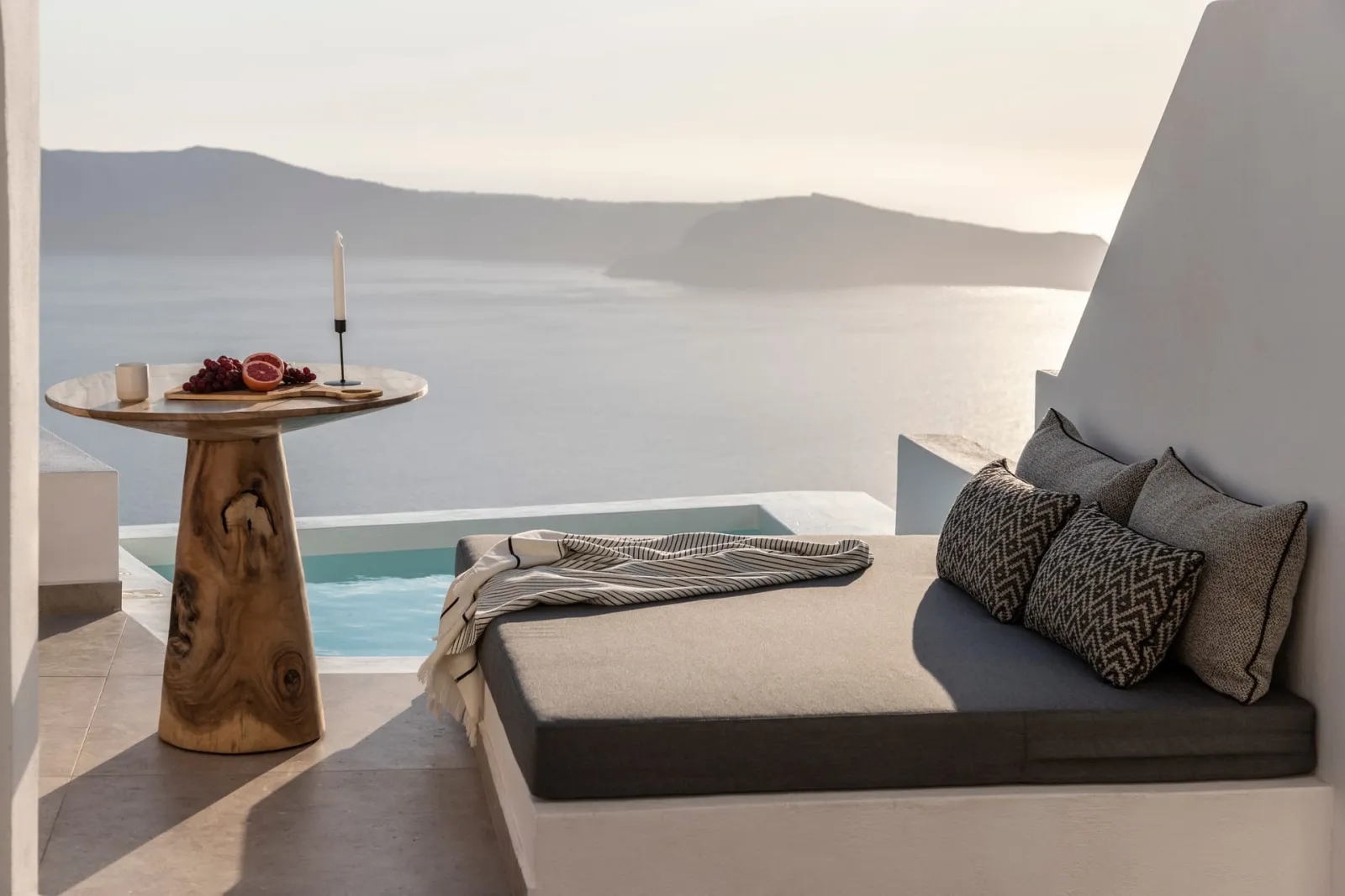 Honeymoon Suite with Outdoor Heated Jacuzzi