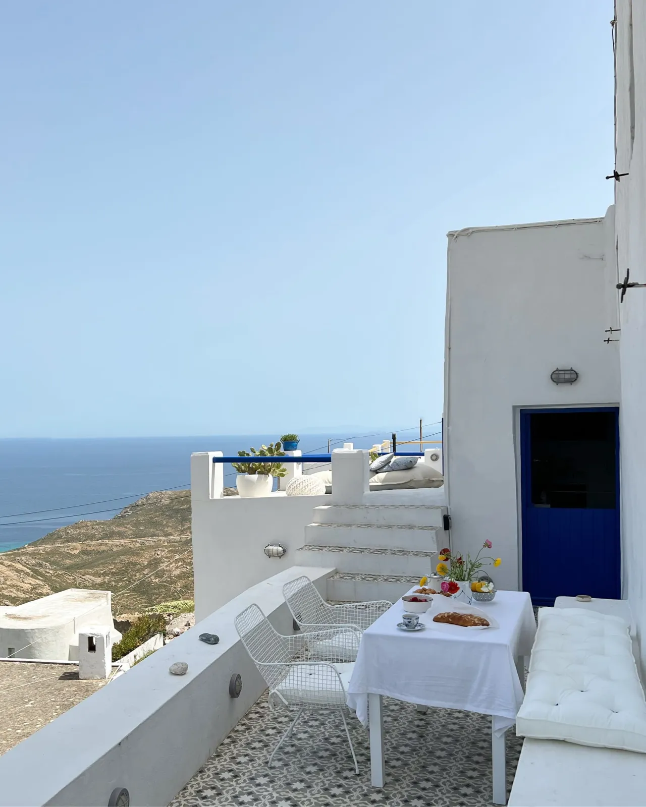 Serifos White