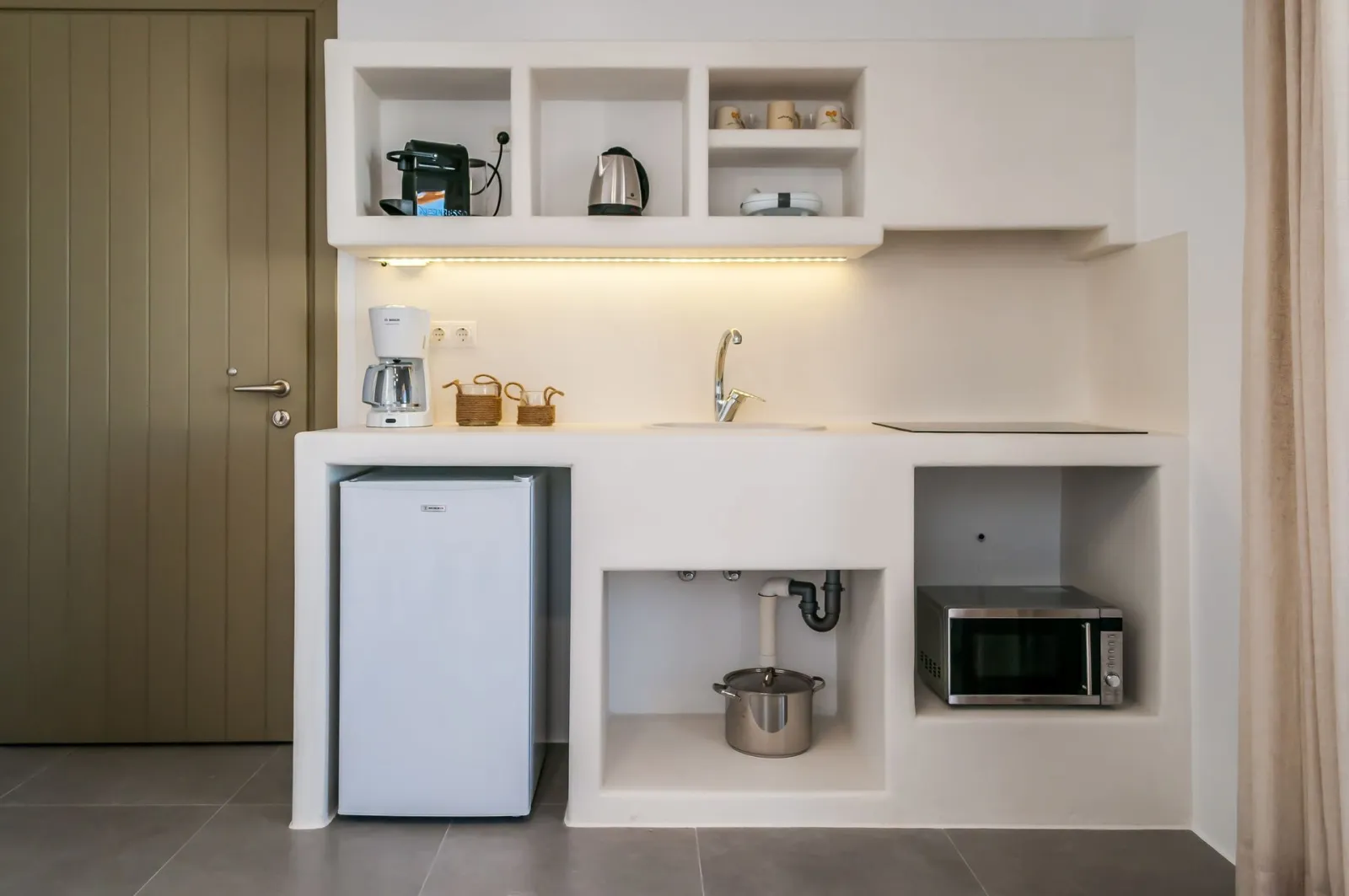 Master Suites Sea View Pollonia Village