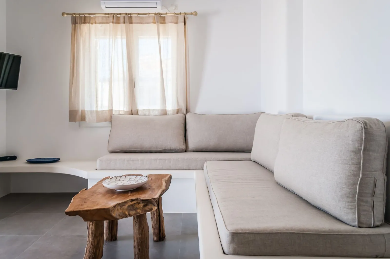 Master Suites Sea View Pollonia Village