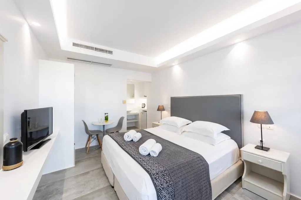 Superior Double with Sea View (Pool Level)