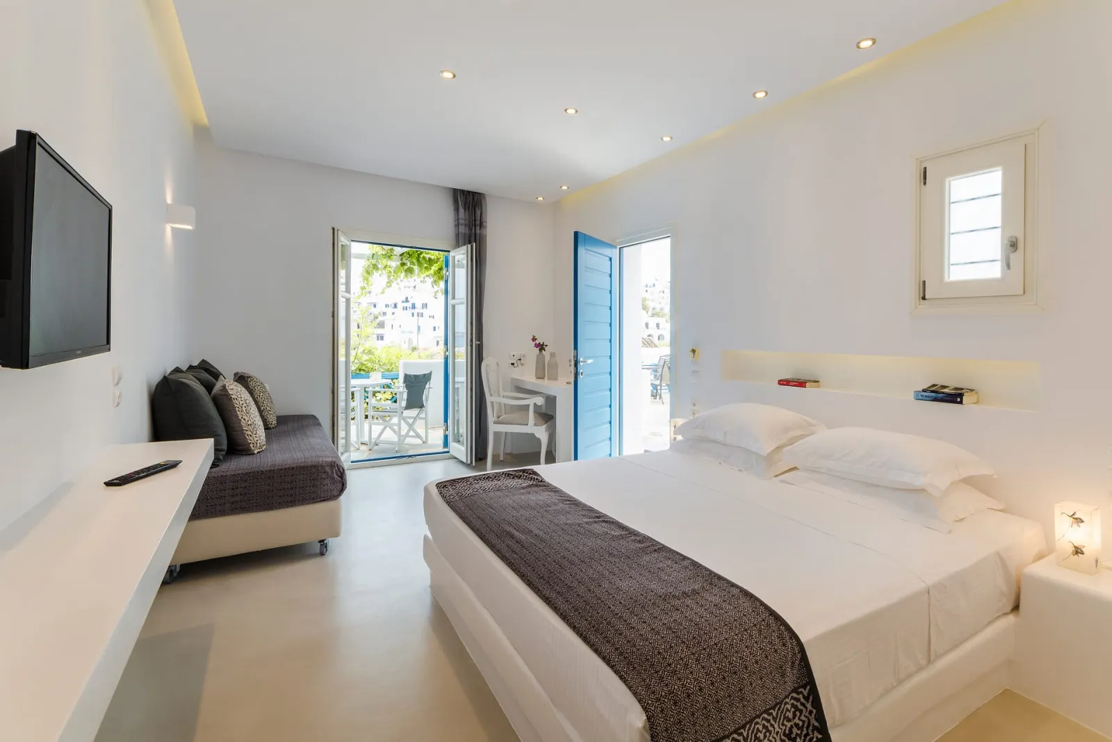 Deluxe Double Room with Sea View (Pool Level)