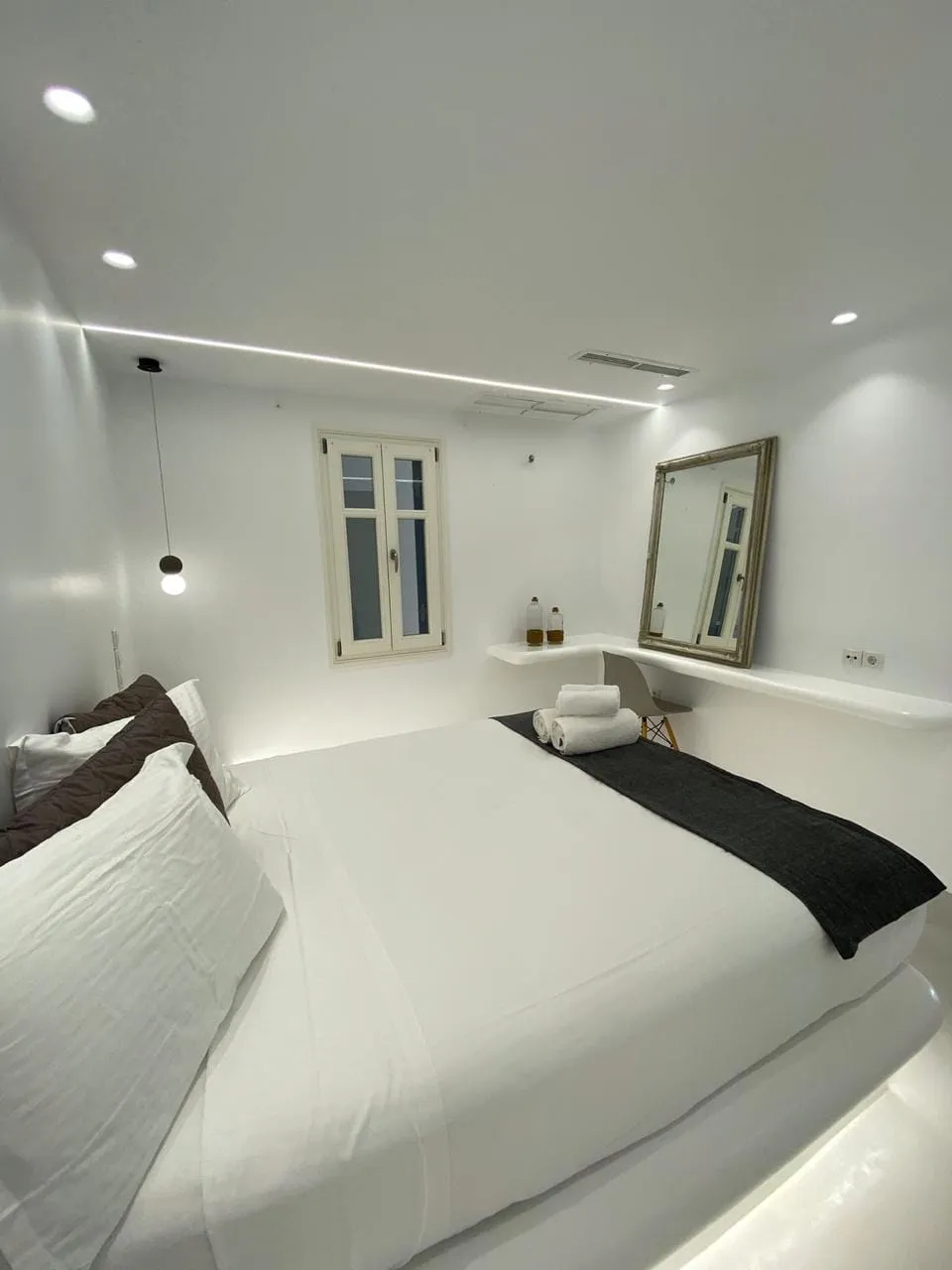 Family Room with Sea View (Pool Level)