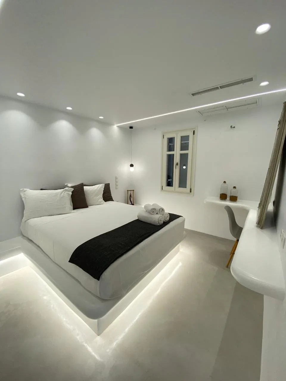 Family Room with Sea View (Pool Level)