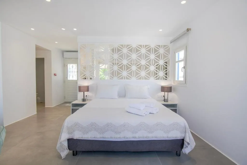 Deluxe Suite with Outdoor Hot Tub & Panoramic Sea View