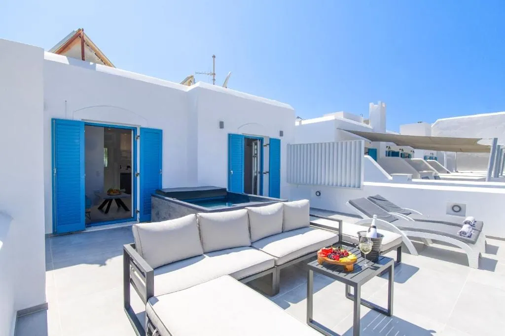 Deluxe Suite with Outdoor Hot Tub & Panoramic Sea View