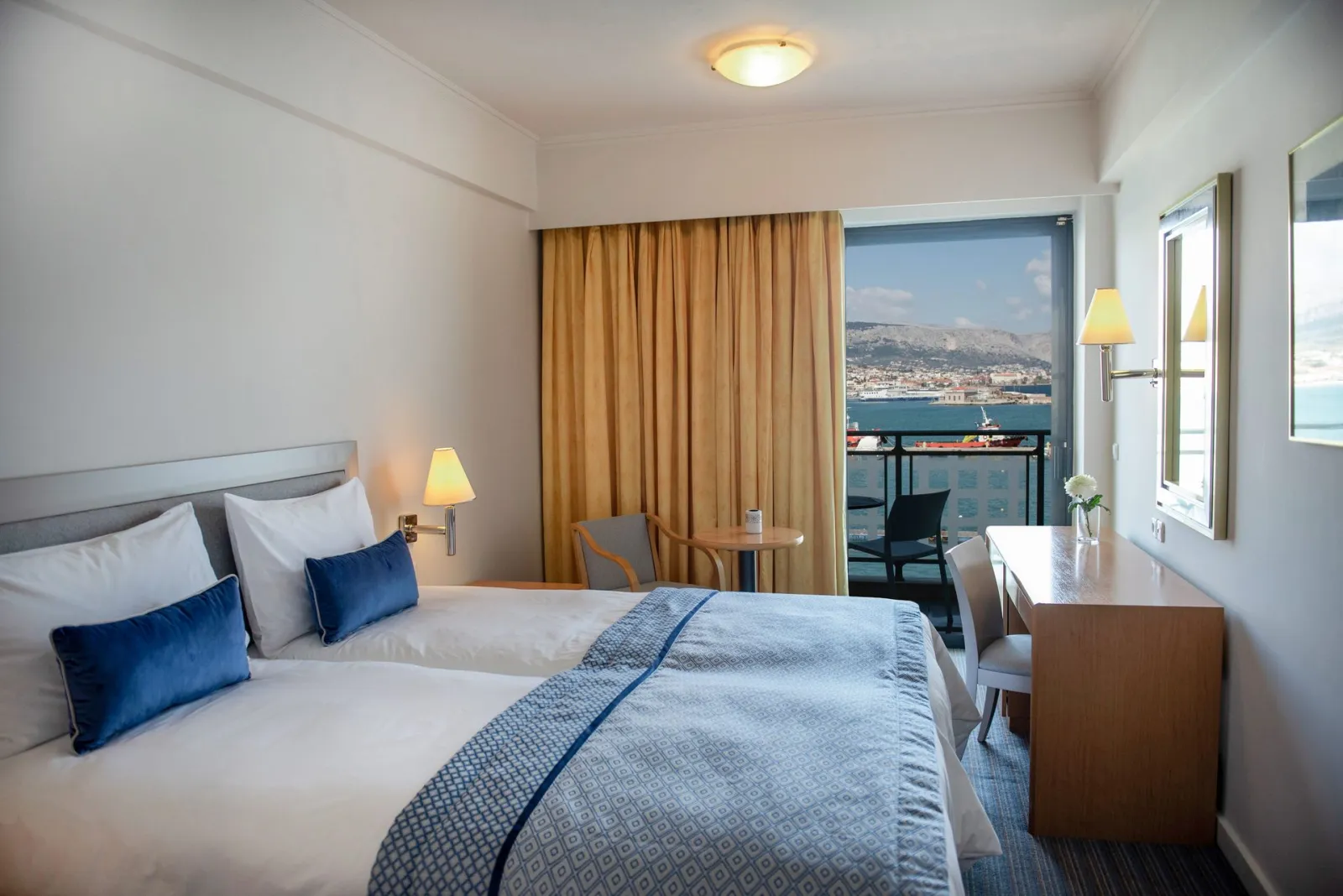 Superior room with port view