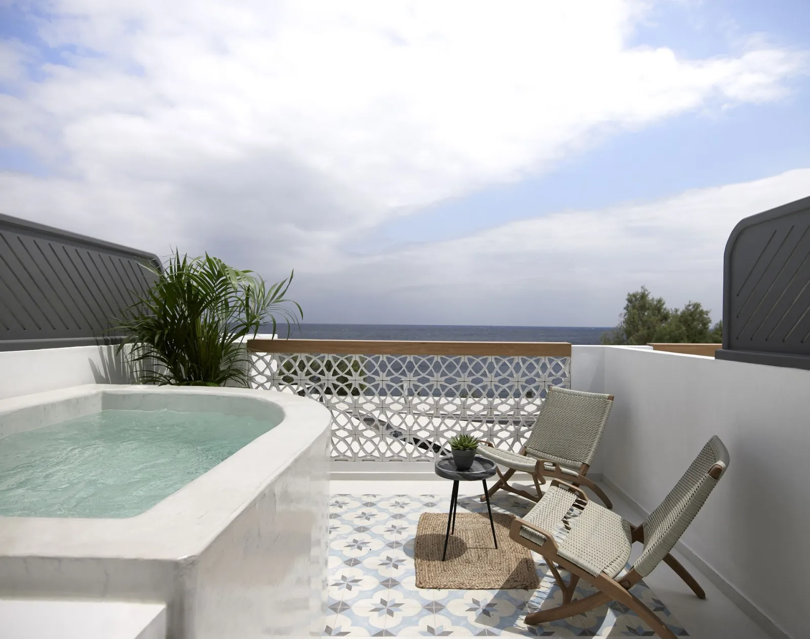 Deluxe Double with Outdoor Jacuzzi and Sea View