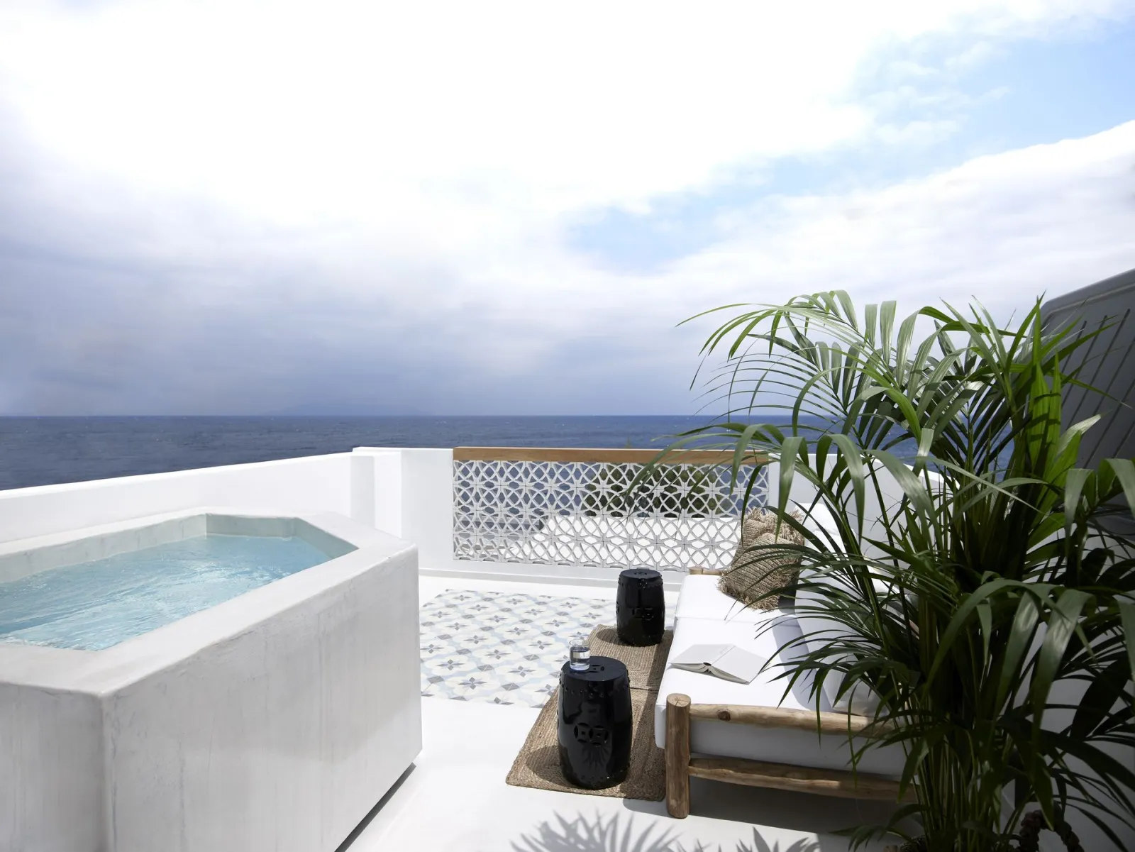 Deluxe Double with Outdoor Jacuzzi and Sea View