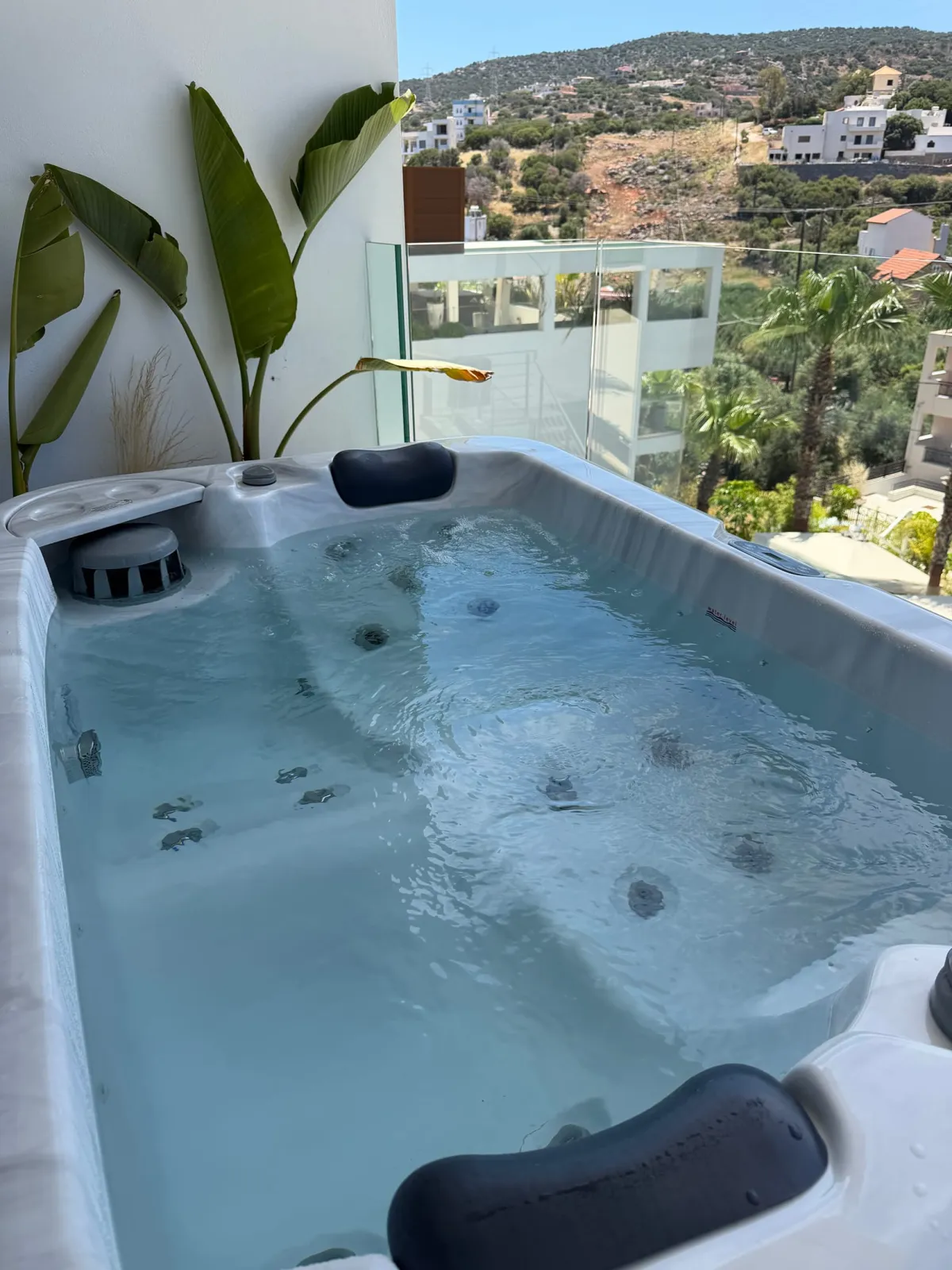 One Bedroom Suite with Pool View &amp; Outdoor Jetted Tub