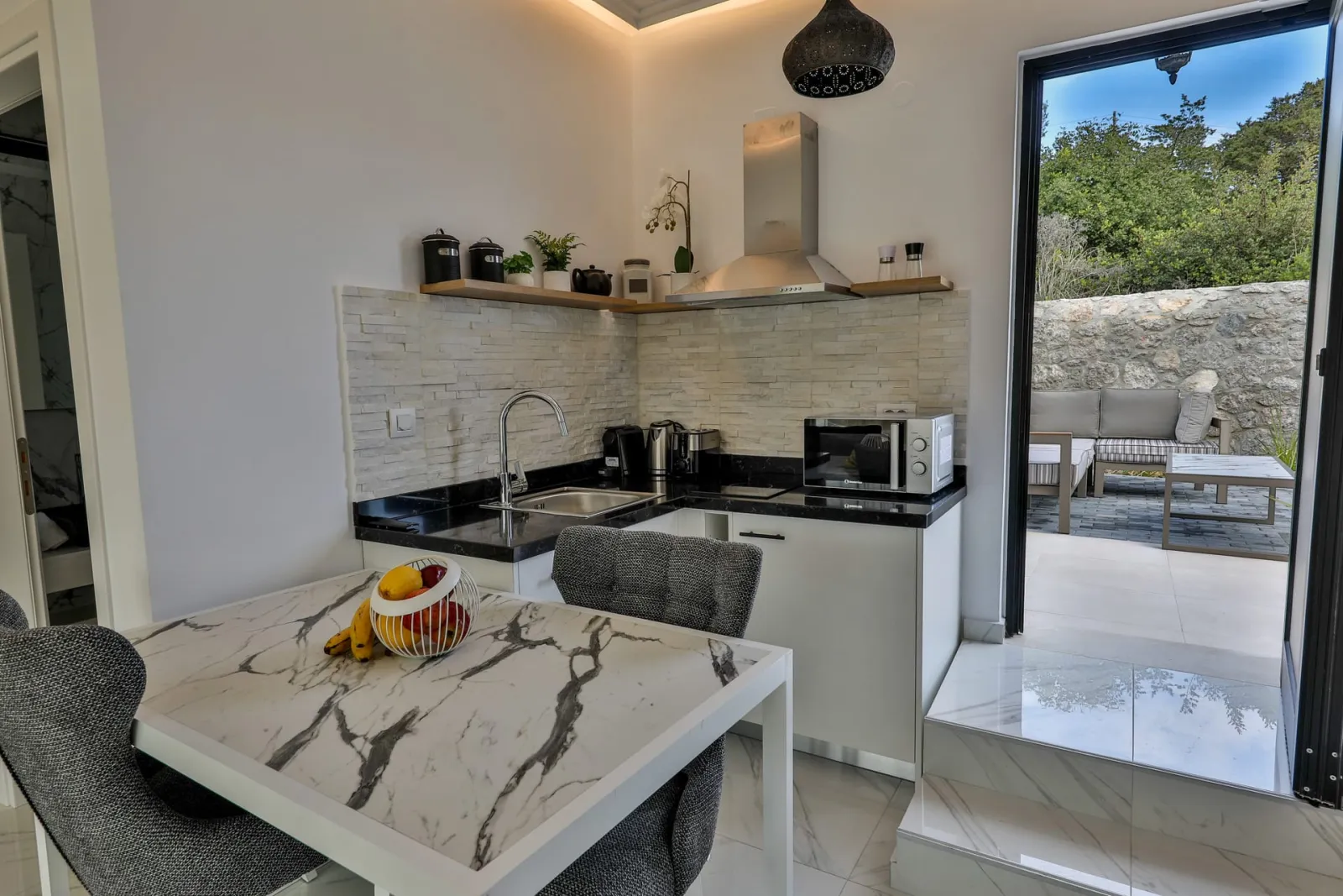 Premium One Bedroom Suite with Sea View &amp; Outdoor Jetted Tub