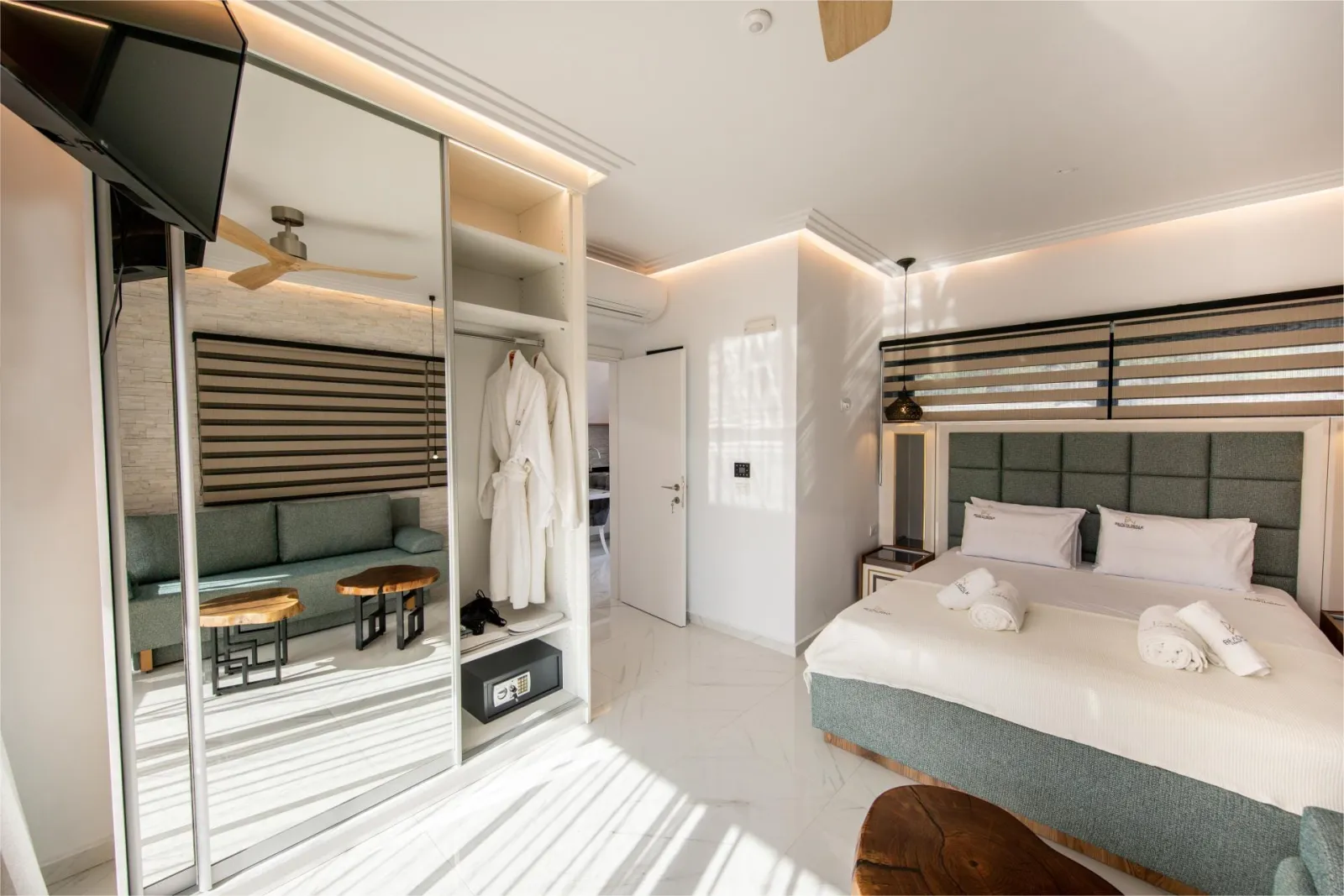 Premium One Bedroom Suite with Sea View &amp; Outdoor Jetted Tub