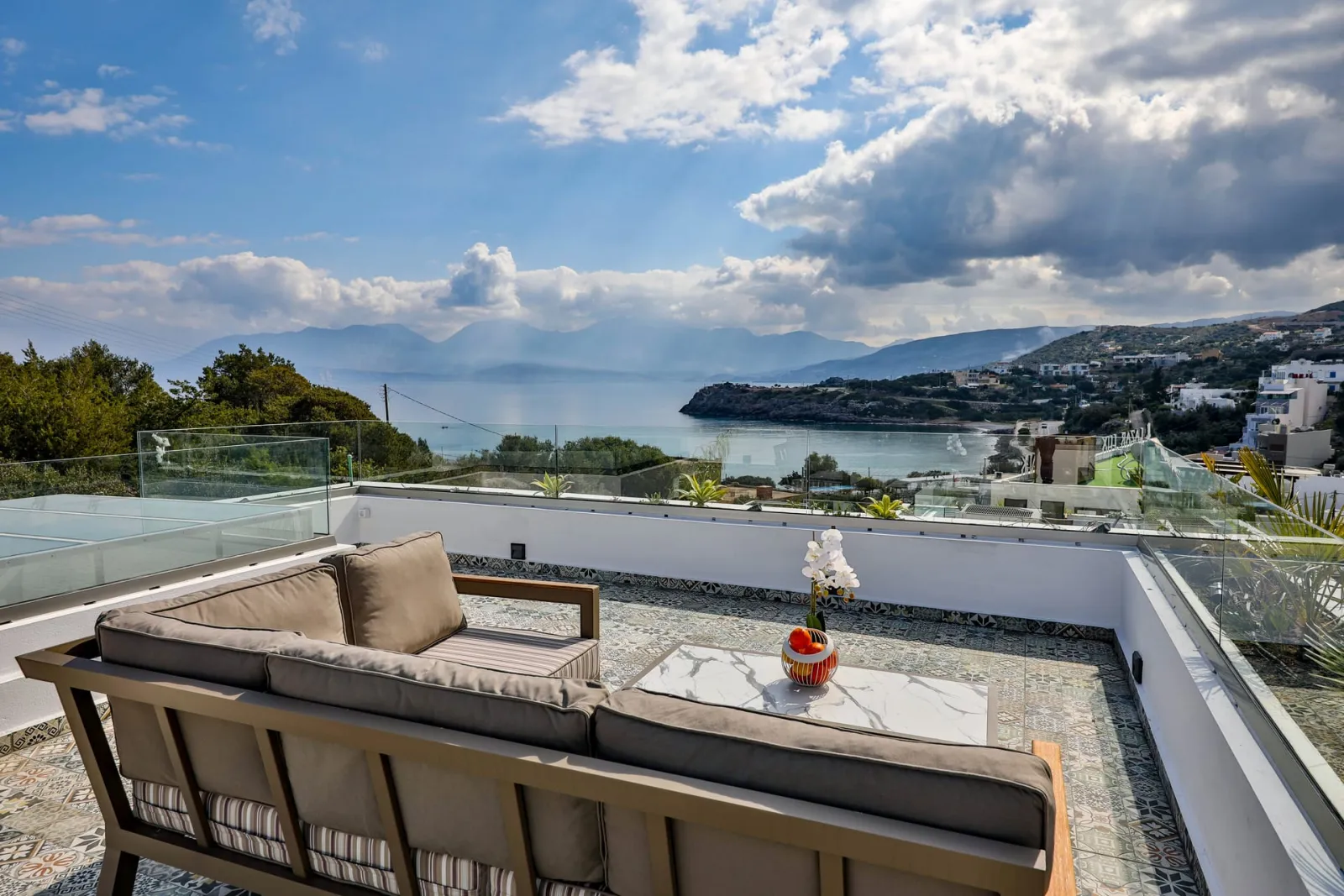 Premium Two Bedroom Suite with Sea View &amp; Outdoor Jetted Tub