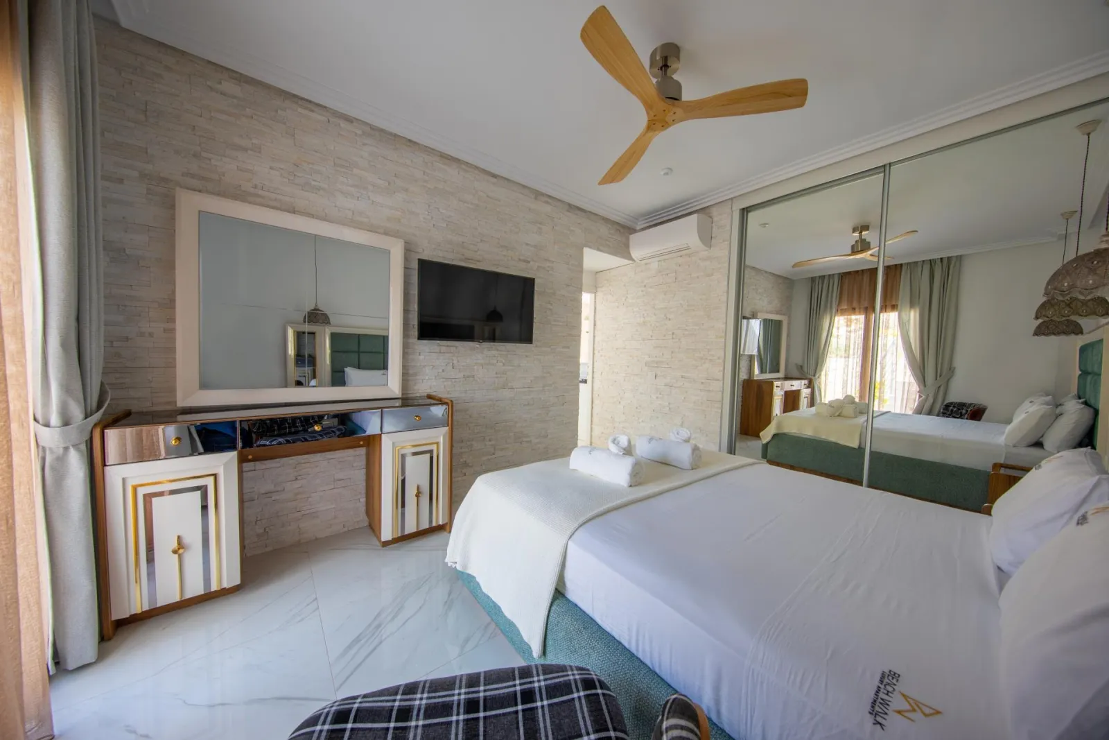 Premium Two Bedroom Suite with Sea View &amp; Outdoor Jetted Tub
