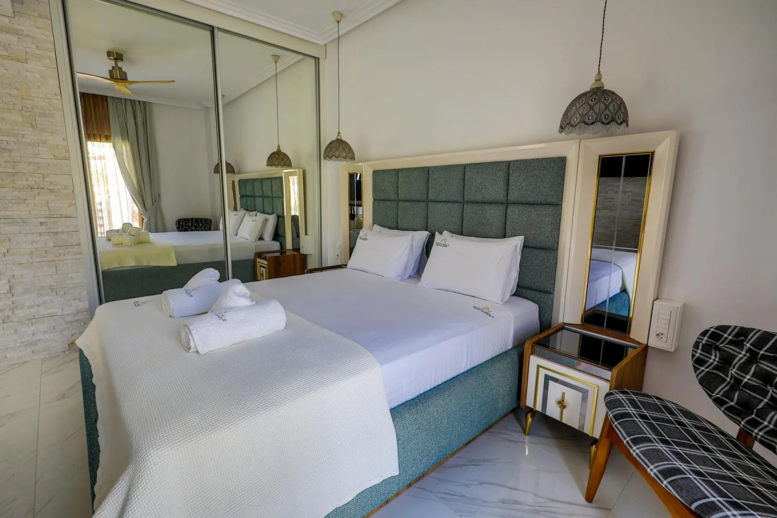 Premium Two Bedroom Suite with Sea View &amp; Outdoor Jetted Tub