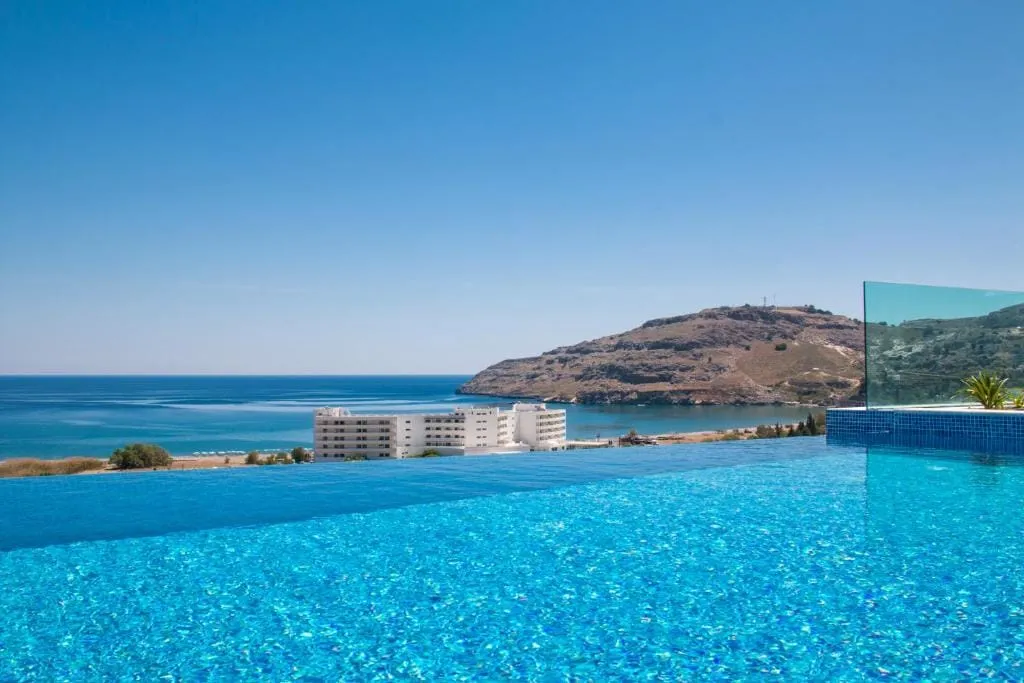 VILLA ROCABELLA WITH HEATED SWIMMING POOL & JACUZZI