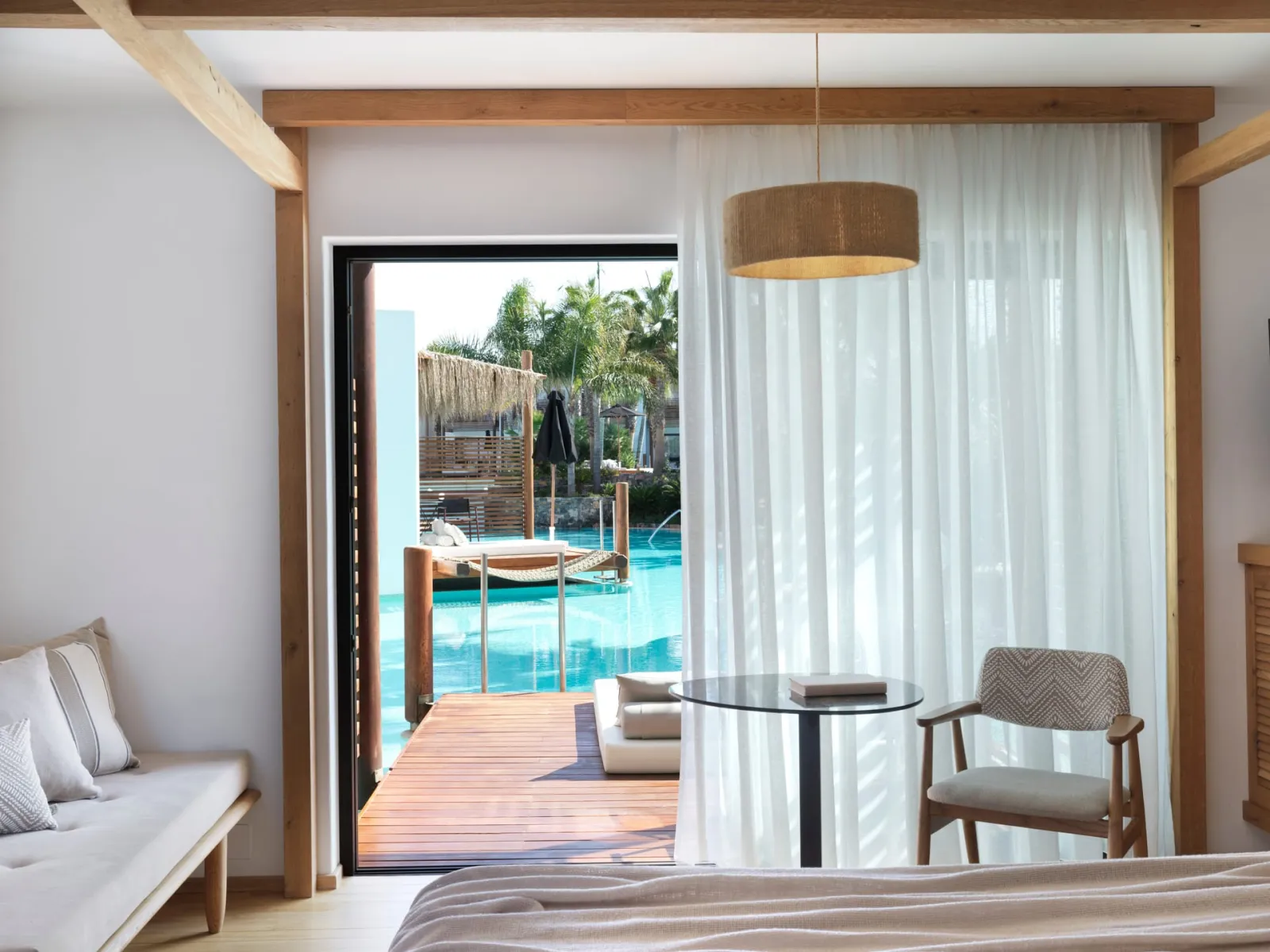 Premium Swim Up Room