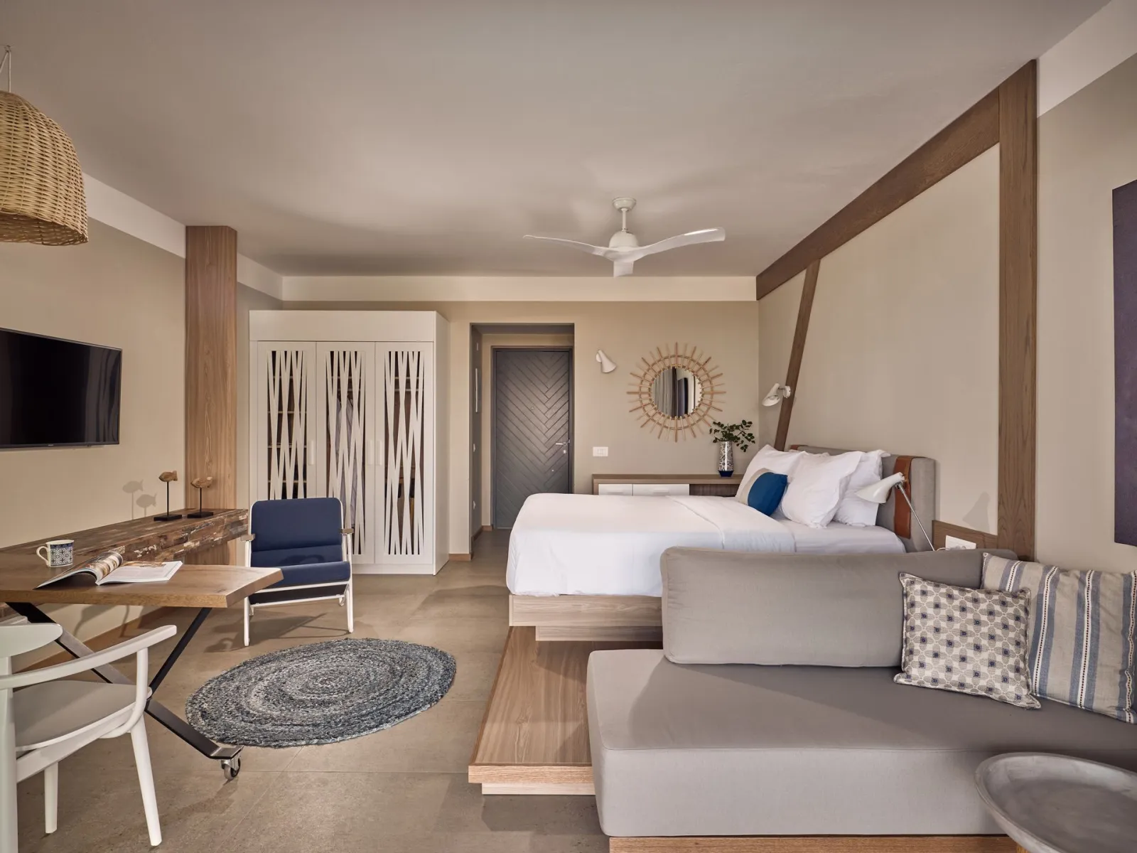 Sapphire Zen Suite with outdoor jacuzzi