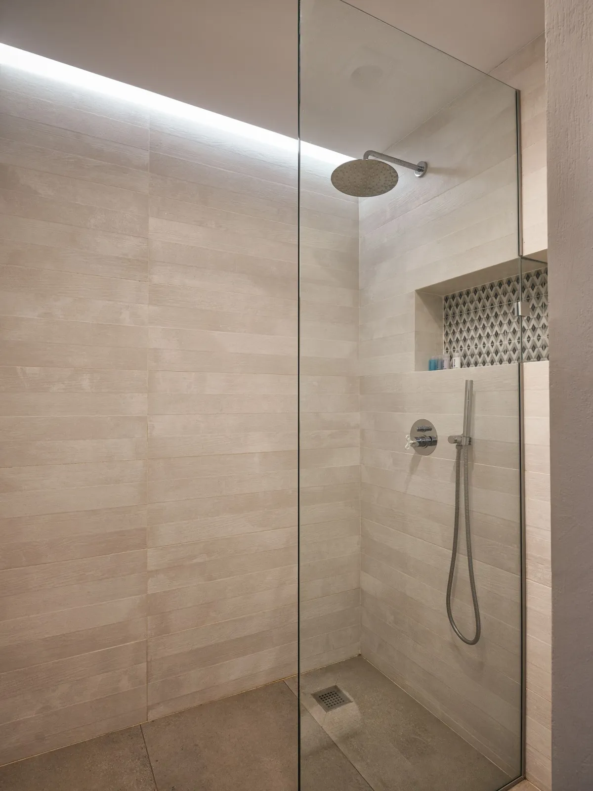 Sapphire Zen Suite with outdoor jacuzzi