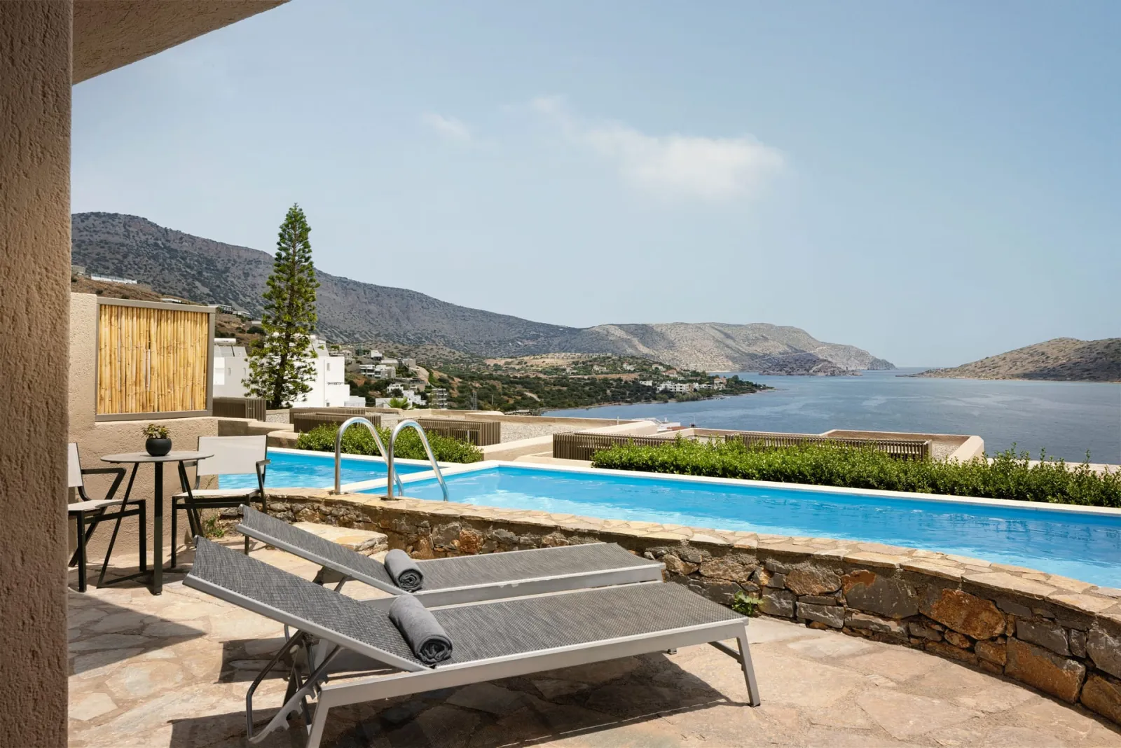 Sapphire Cozy Suite with individual pool