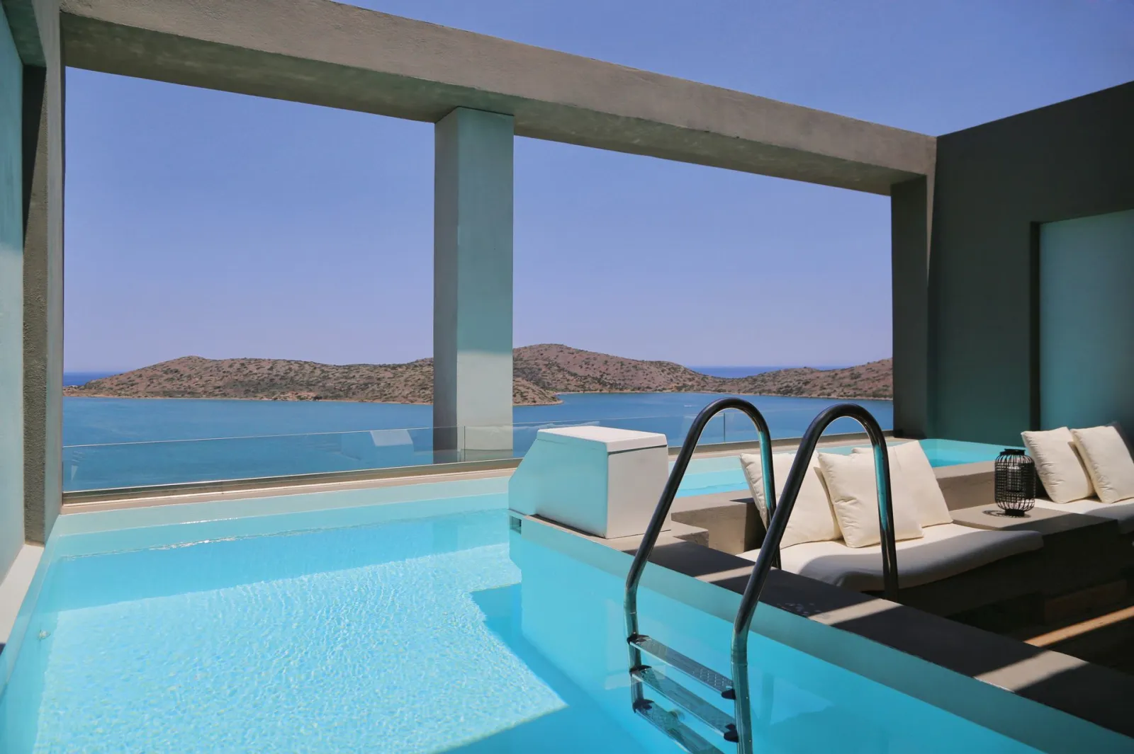 Sapphire Zen Suite with private pool
