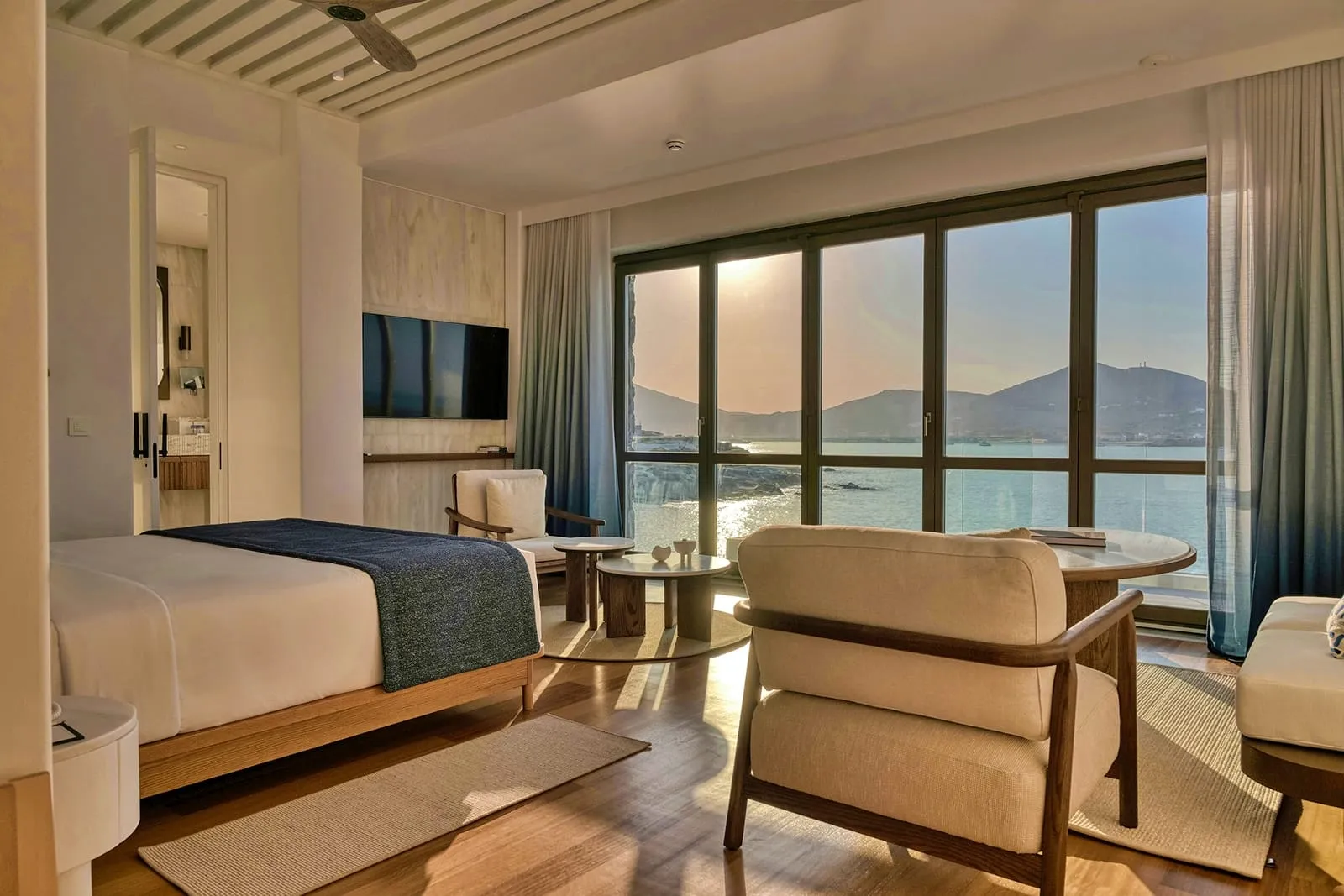 Deluxe Sea View Suite-Avant Mar Infinity Suites 200m from the Main Hotel