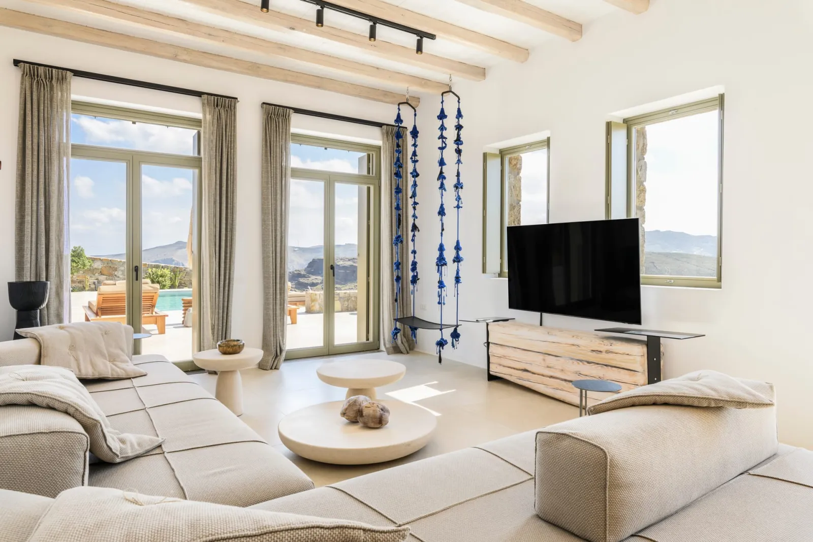 Exclusive 4-Bedroom Sea View Villa with heated Infinity Pool