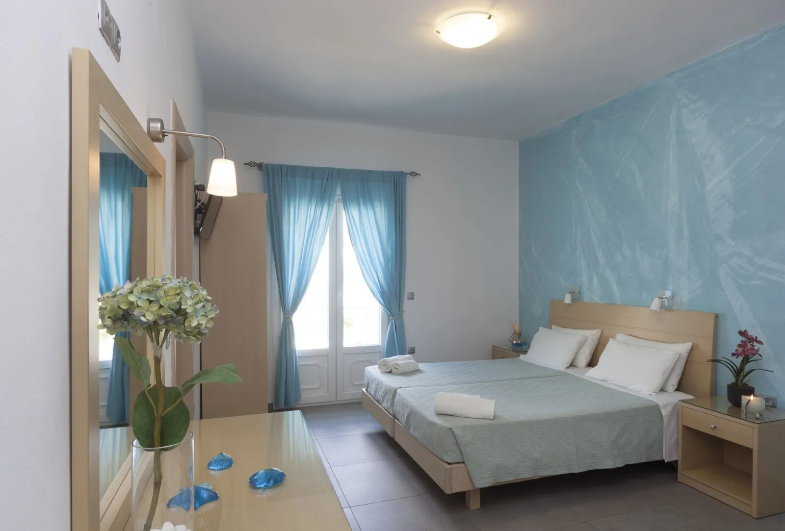 Family Two Bedrooms With Sea View