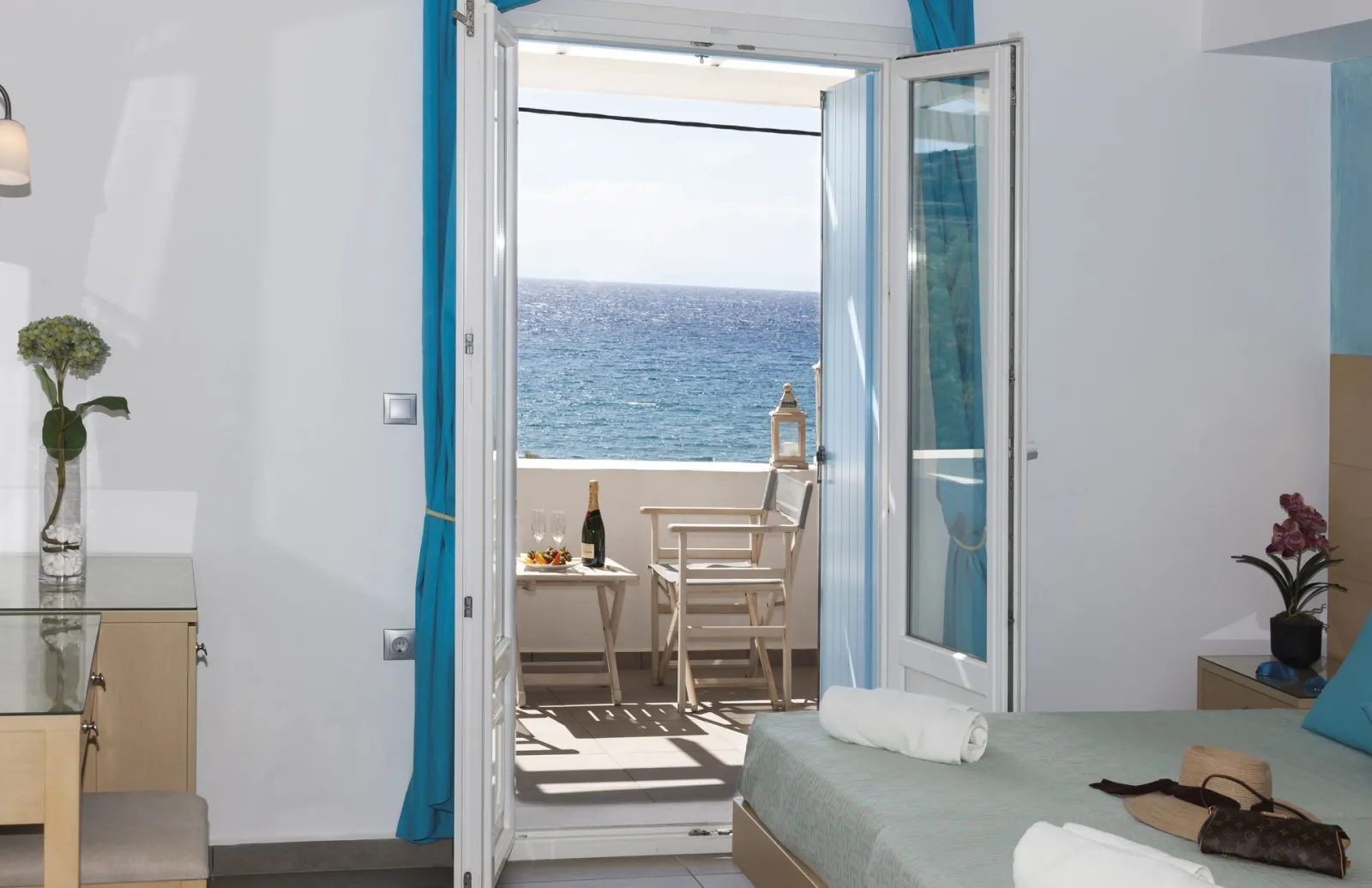 Family Two Bedrooms With Sea View