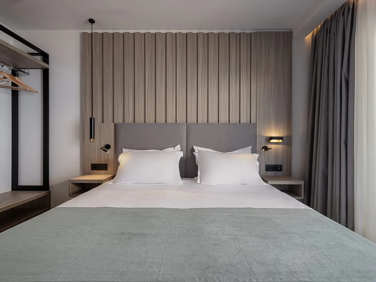 Executive Suite with Private Pool and Mountain View