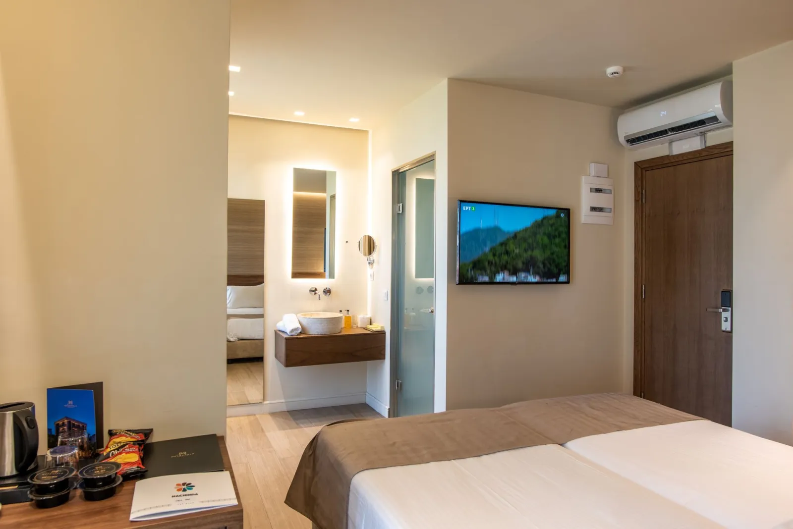 Superior Room with Balcony and City View