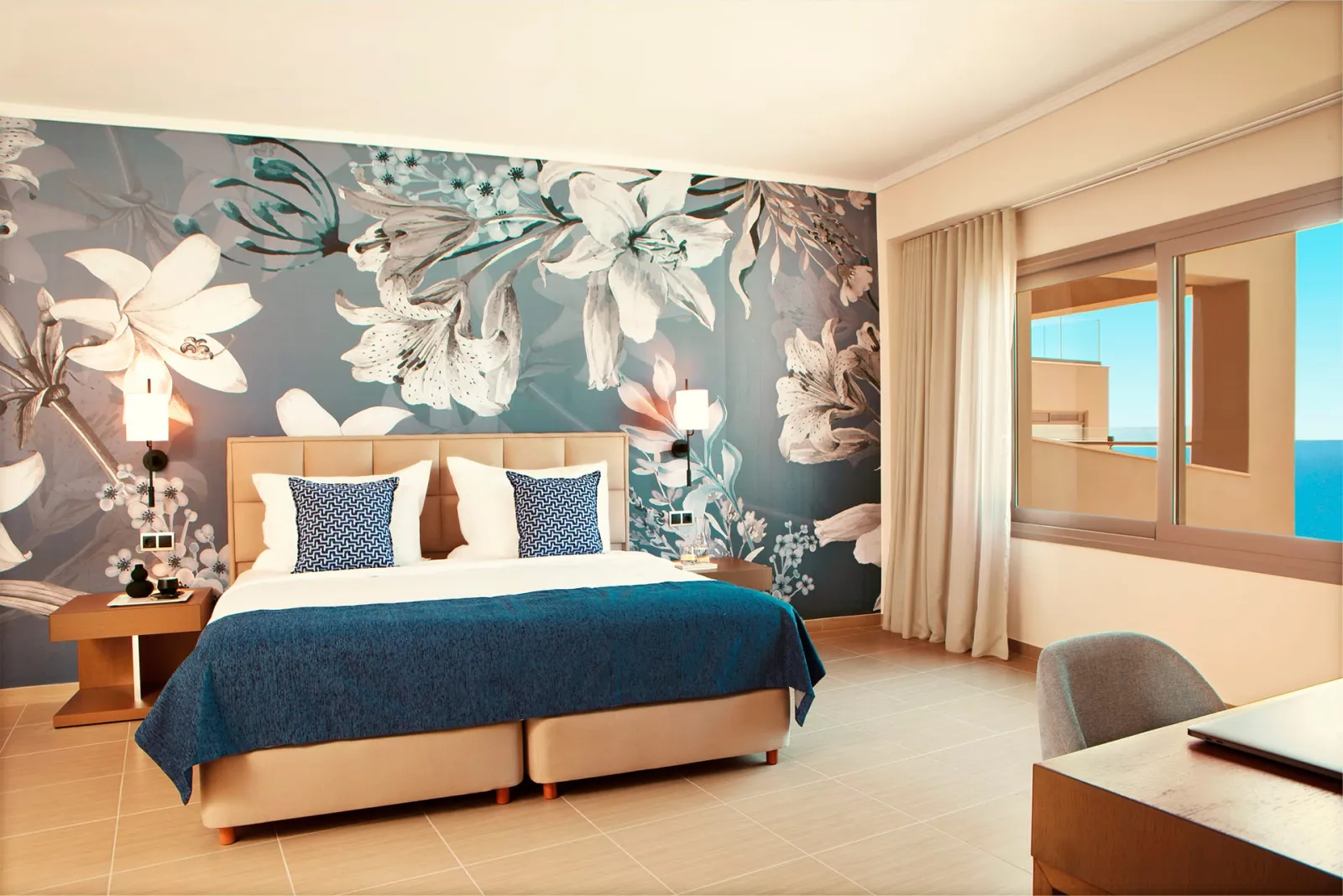 Deluxe Family Room Sharing Pool