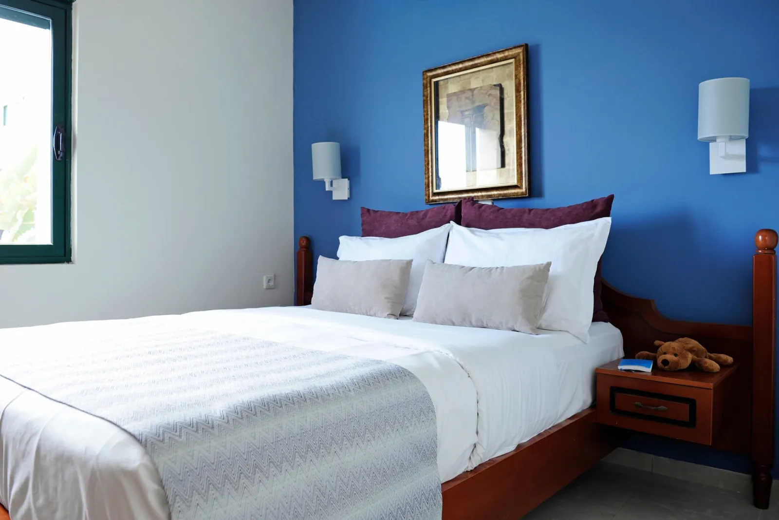 One Bedroom Apartment Inland View
