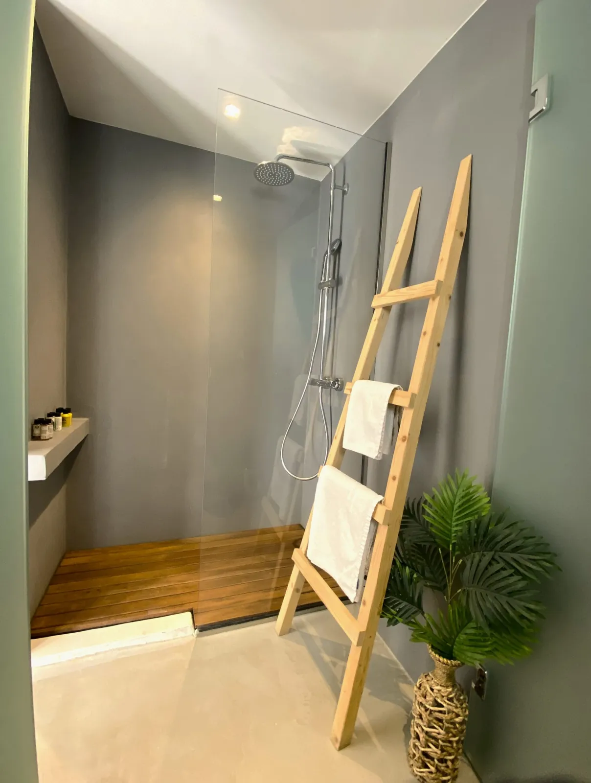 Superior Room with Shared Pool