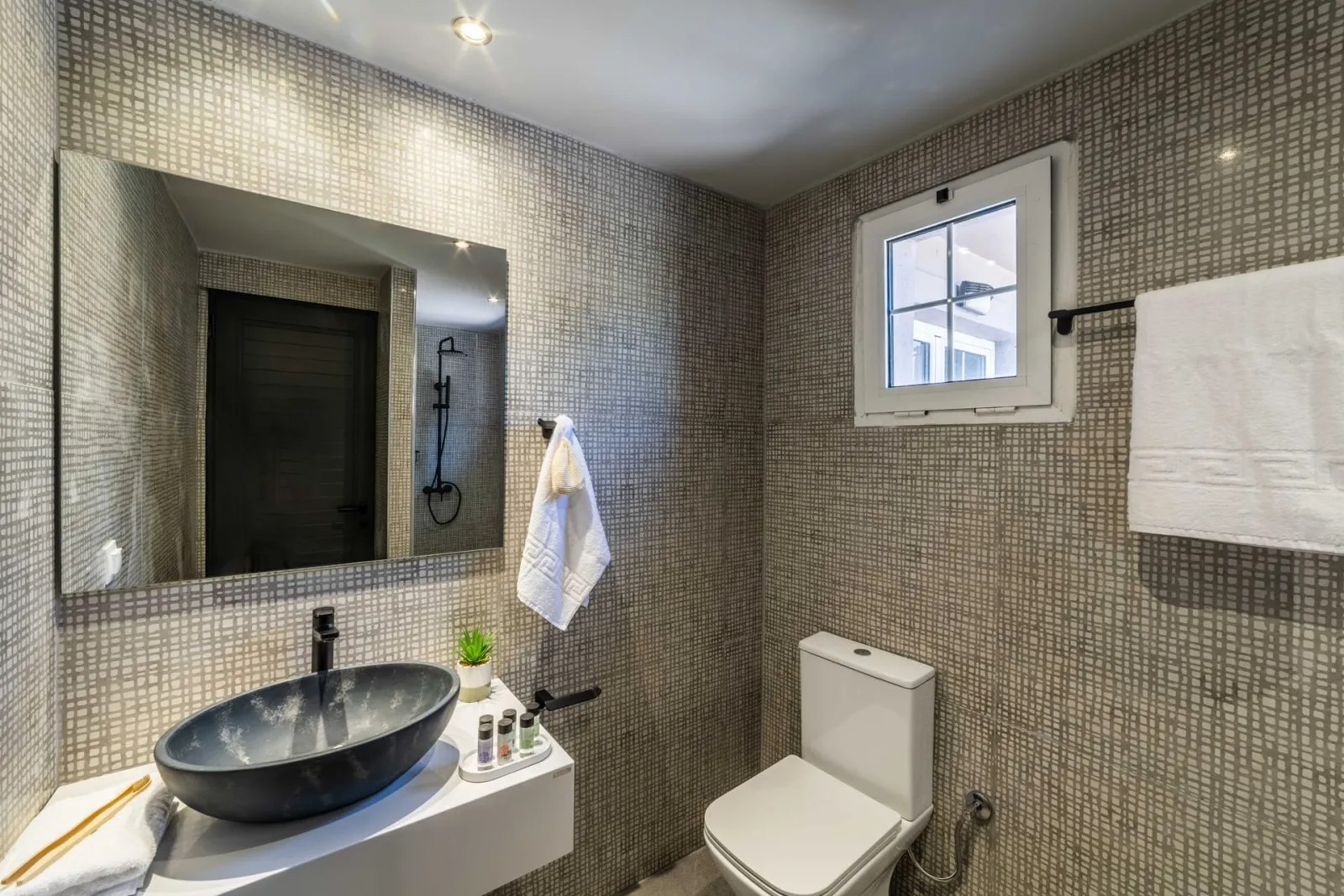 Junior Suite with Side Sea View