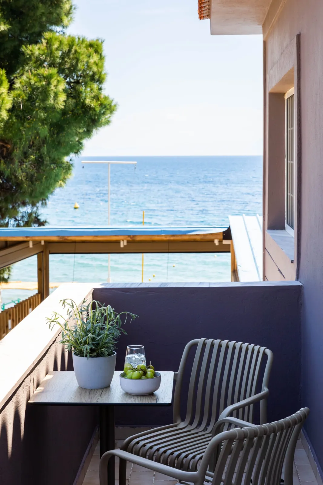 Junior Suite with Side Sea View