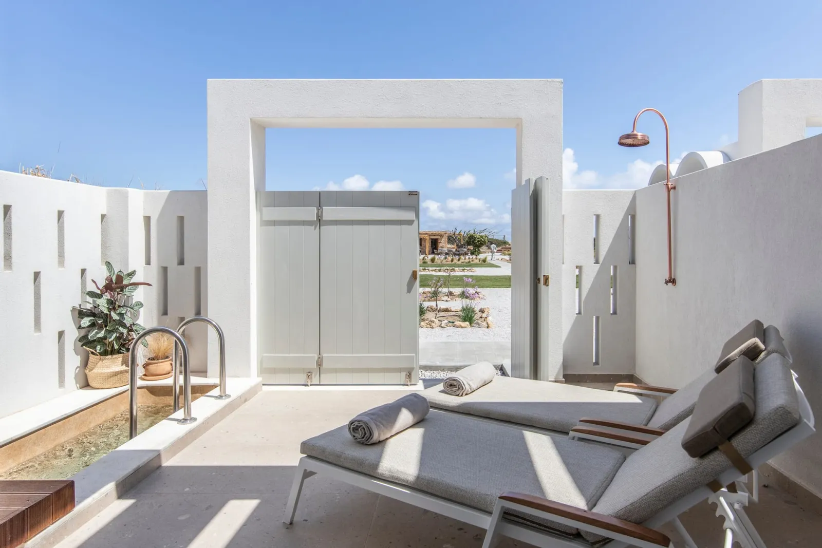 Special Offer Deluxe Suite Plunge Pool