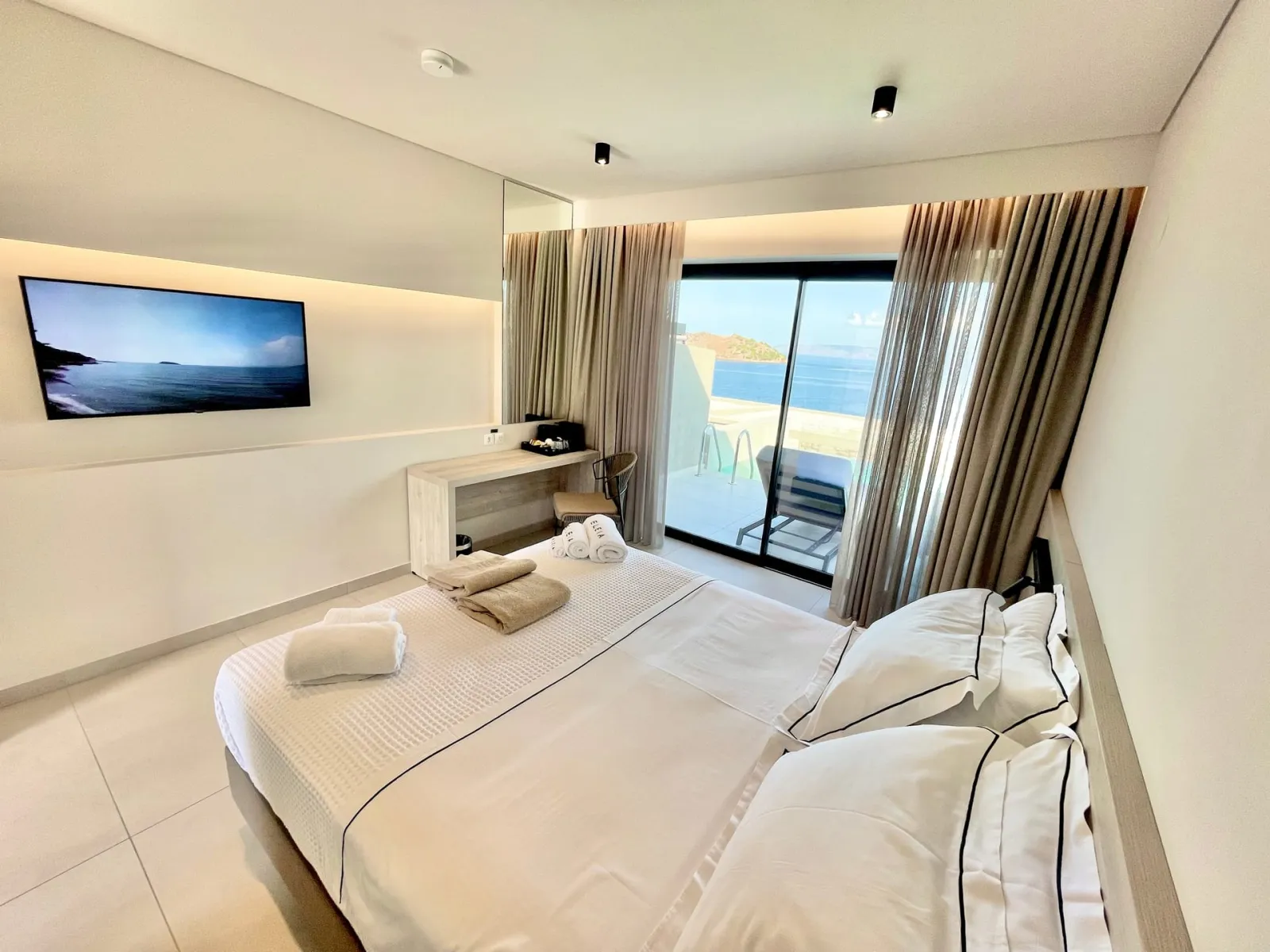 Standard Room with Private Pool &amp; Sea View
