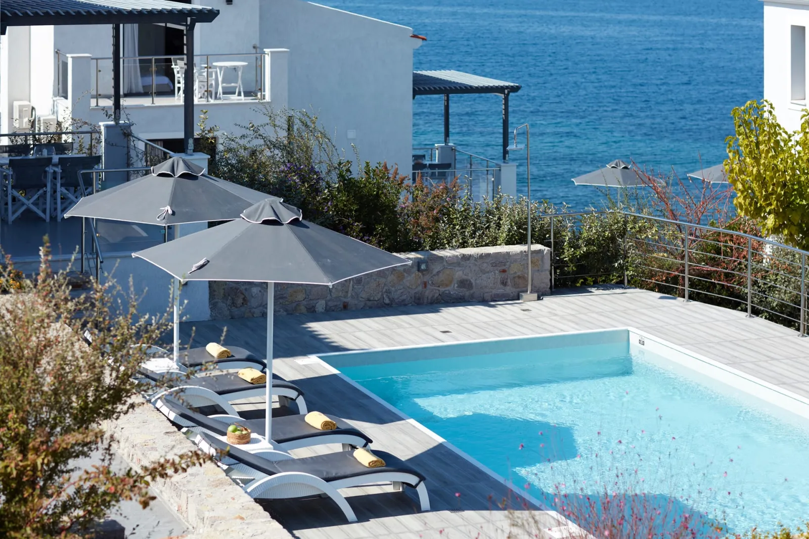 Villa with Private Pool & Sea View