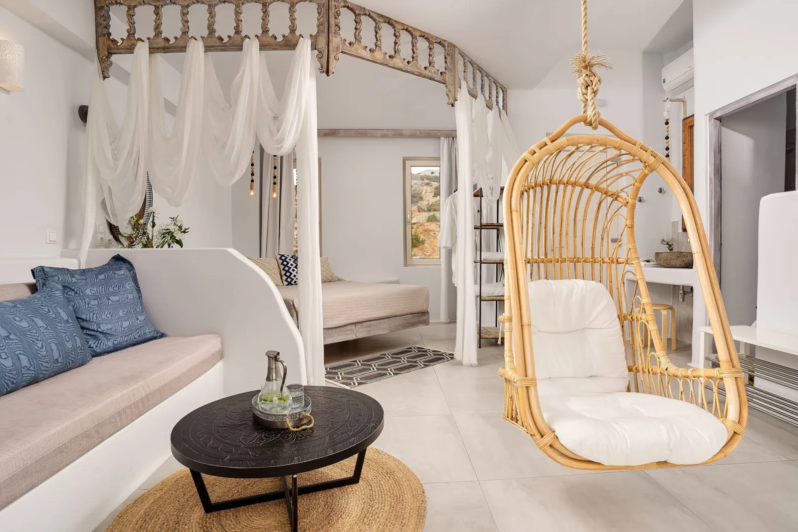 Open Plan Suite with Panoramic Sea View 41m²