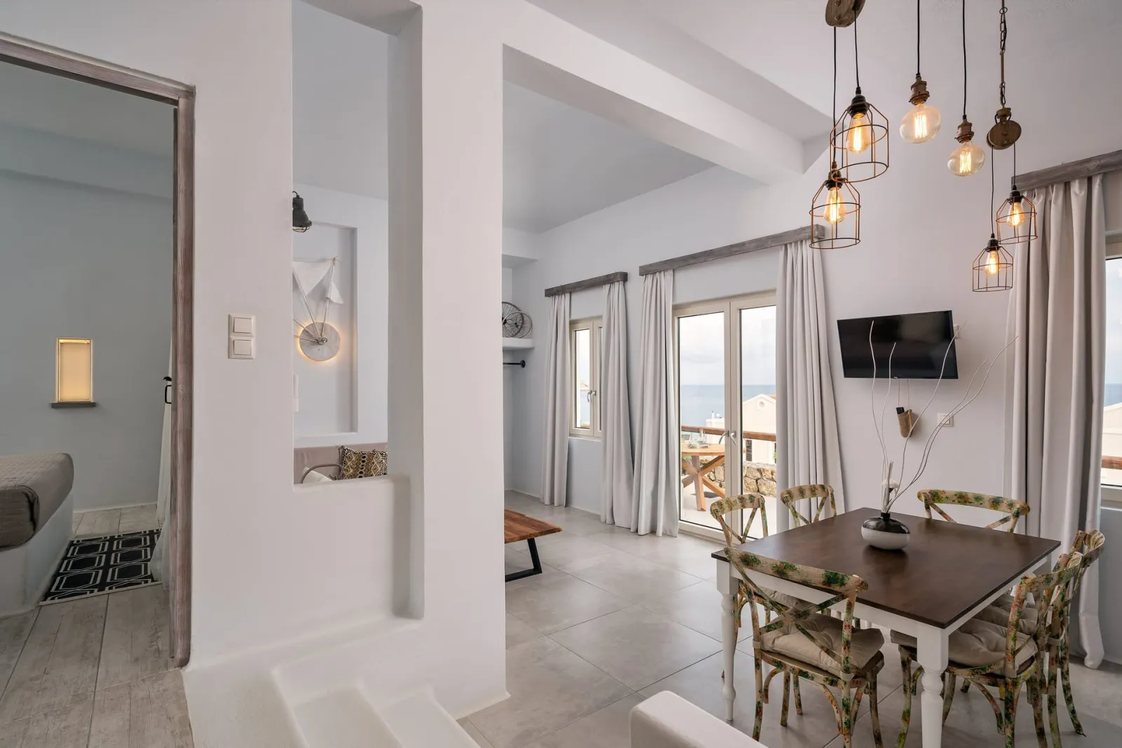 Poolfront One Bedroom Suite with Sea View 53m²