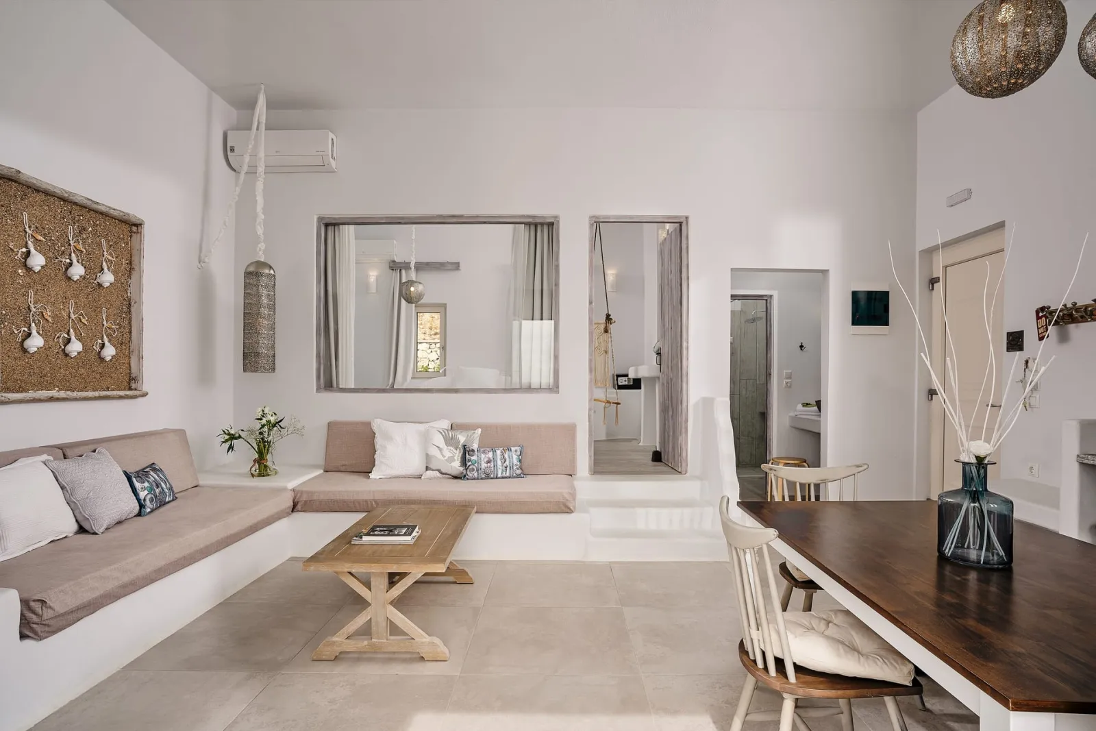 Poolfront One Bedroom Suite with Sea View 53m²