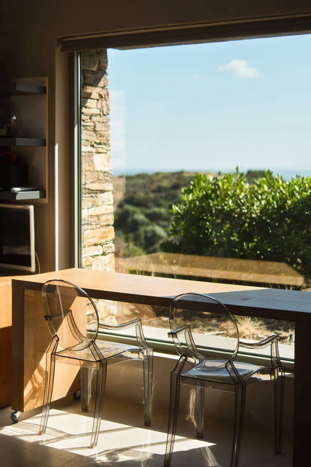 Cozy Retreat with Sea Views