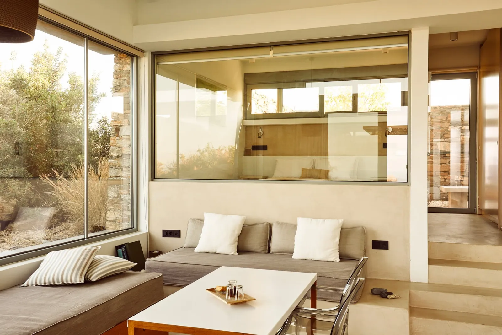 Sunrise Retreat with outdoor Hot Tub & Sea Views